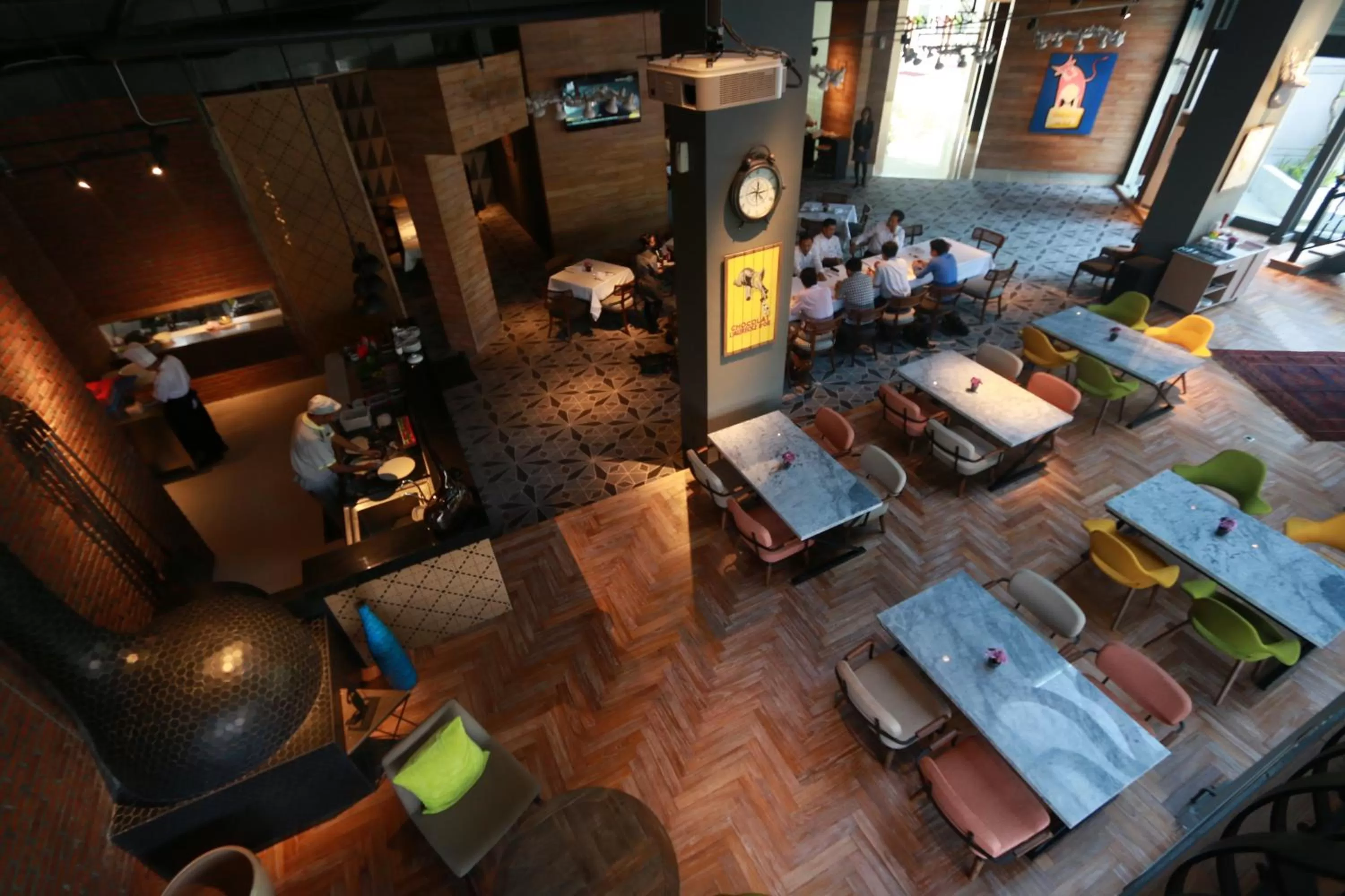 Restaurant/places to eat in Java Paragon Hotel & Residences