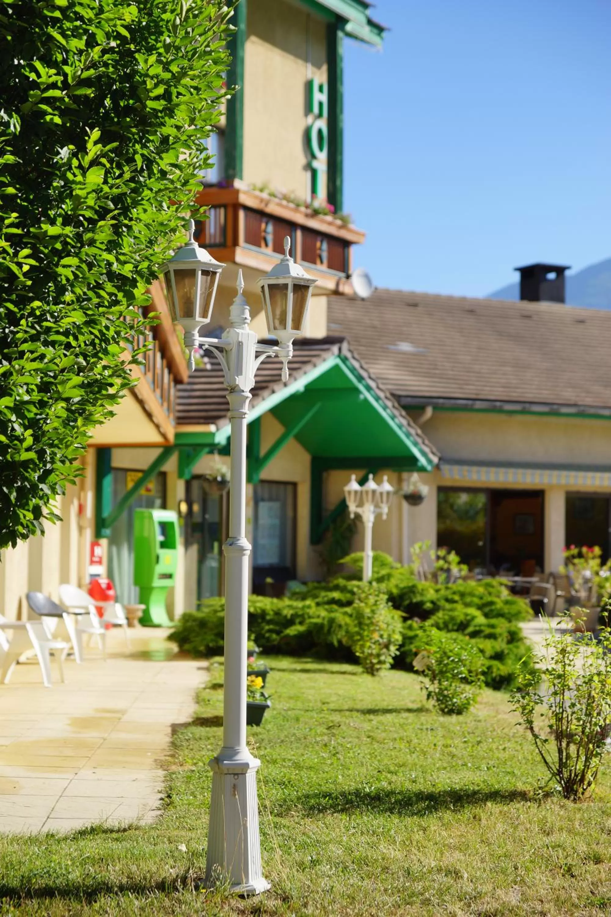 Facade/entrance in Logis Murtel
