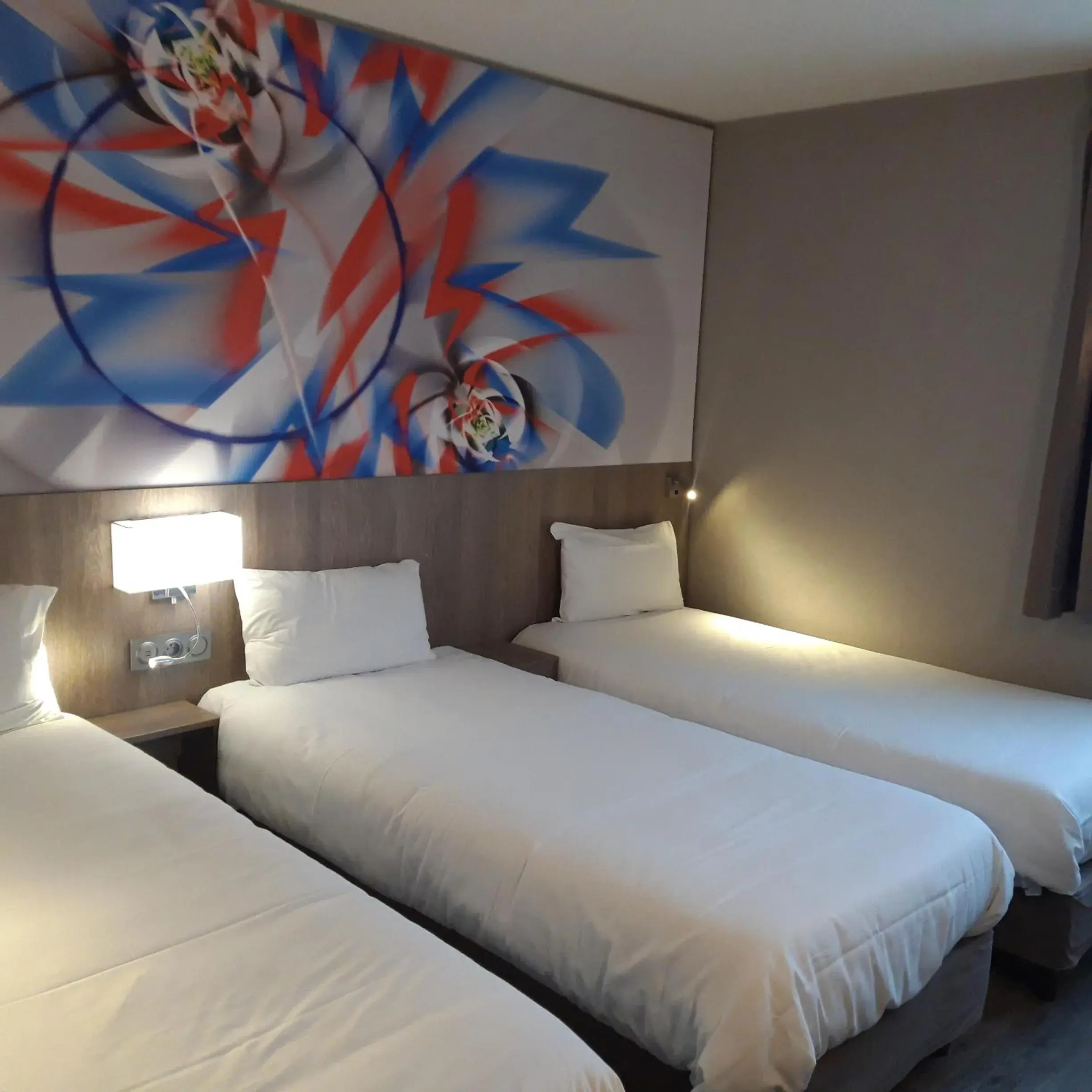 Bed in The Originals City, Hôtel La Terrasse, Tours Nord Bed in The Originals City, Hôtel La Terrasse, Tours Nord