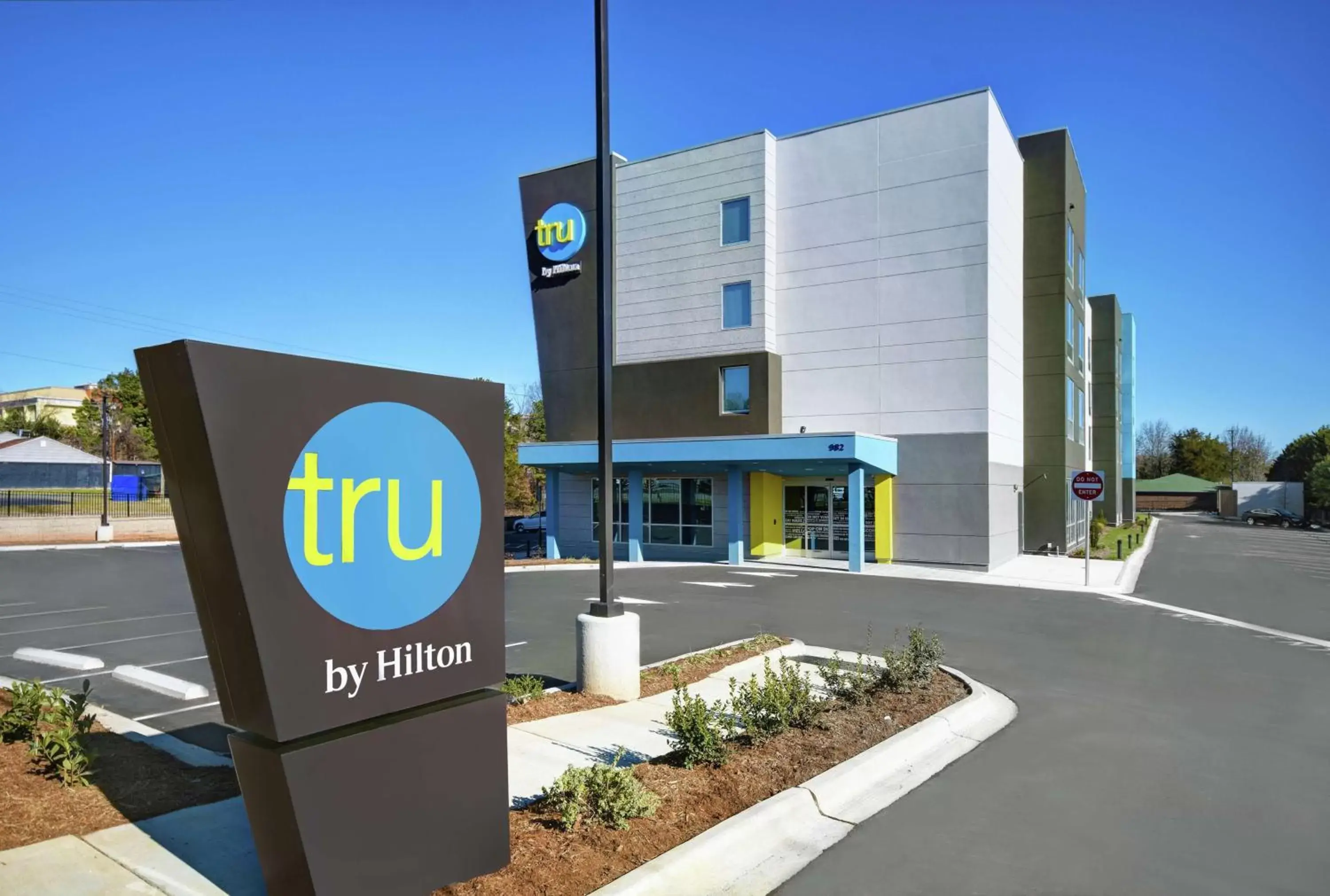 Property building in Tru By Hilton Burlington Property building in Tru By Hilton Burlington