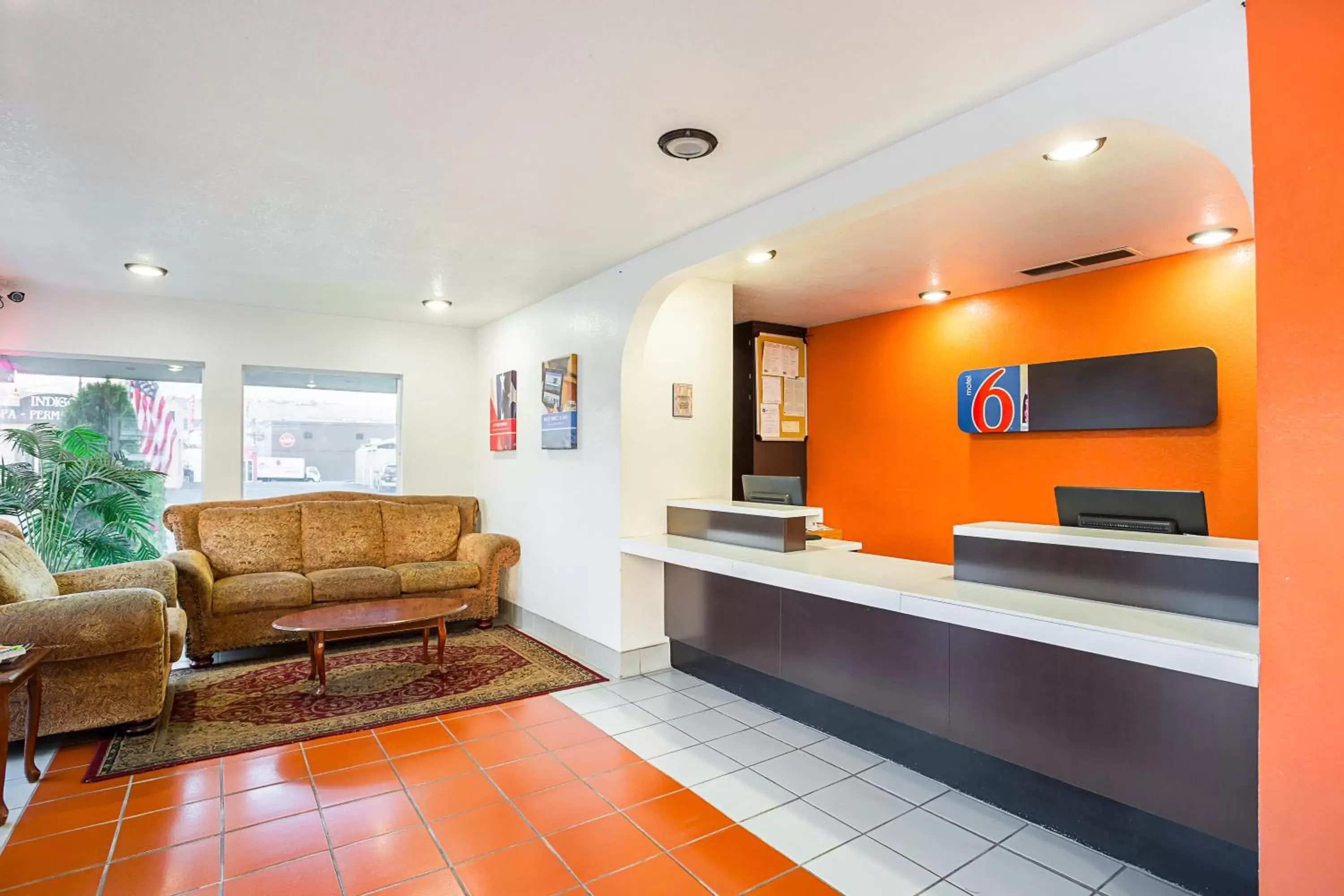 Lobby or reception, Lounge/Bar in Motel 6-Wenatchee, WA