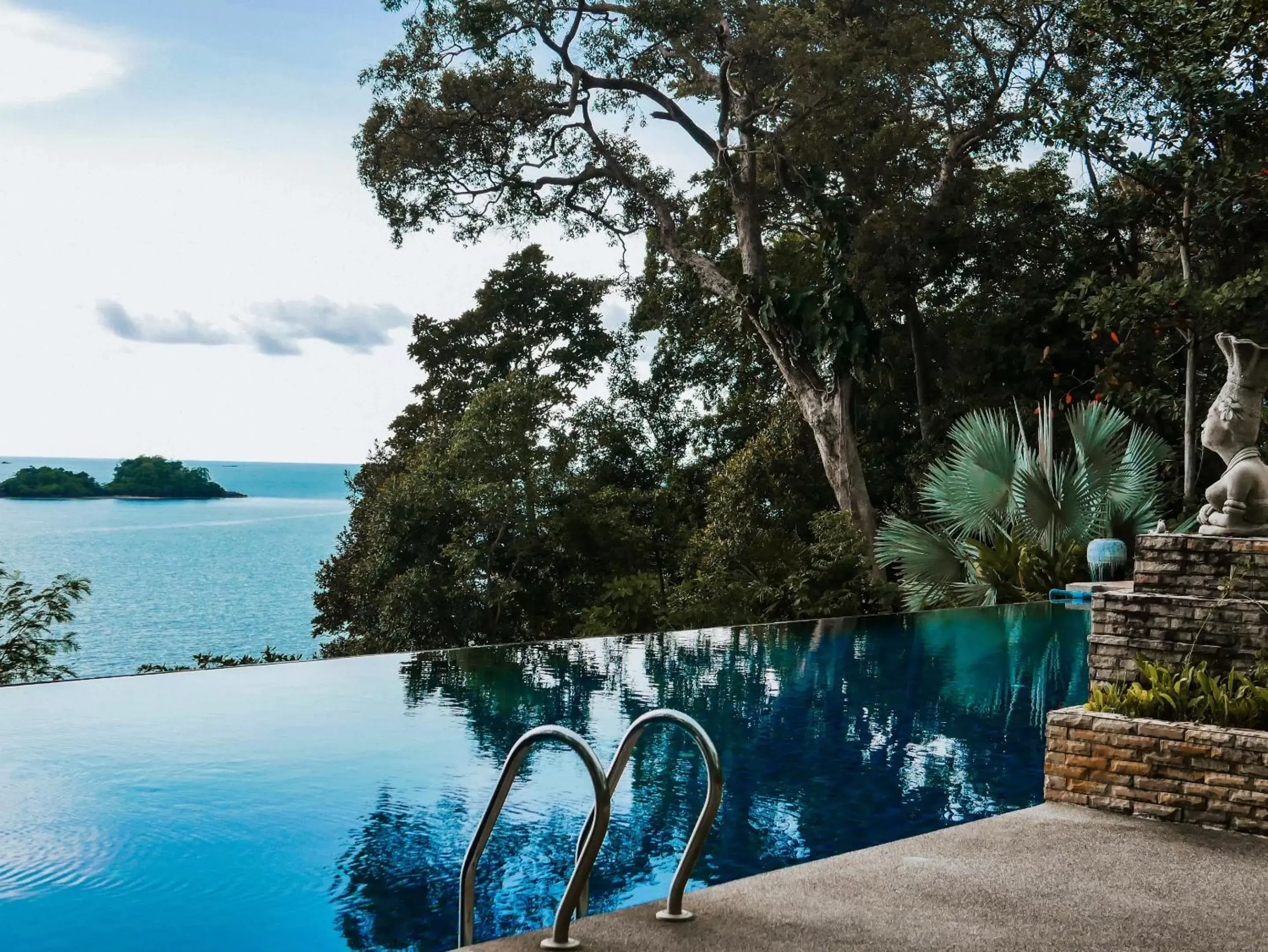 Swimming Pool in Koh Chang Cliff Beach Resort