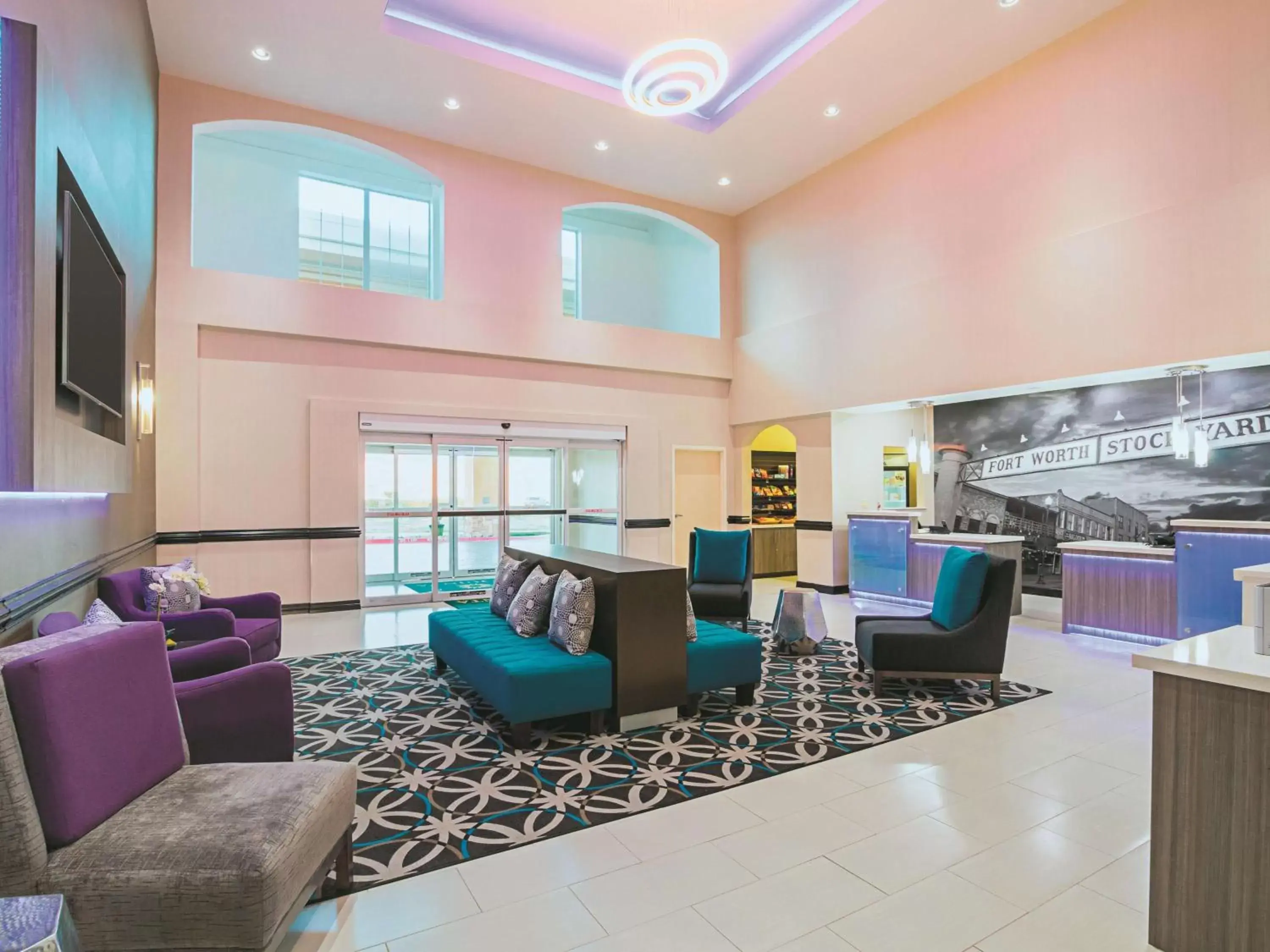 Lobby or reception in La Quinta by Wyndham Ft. Worth - Forest Hill, TX