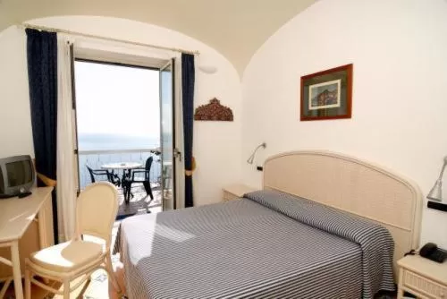 Balcony/Terrace, Bed in Hotel Bellevue Suite