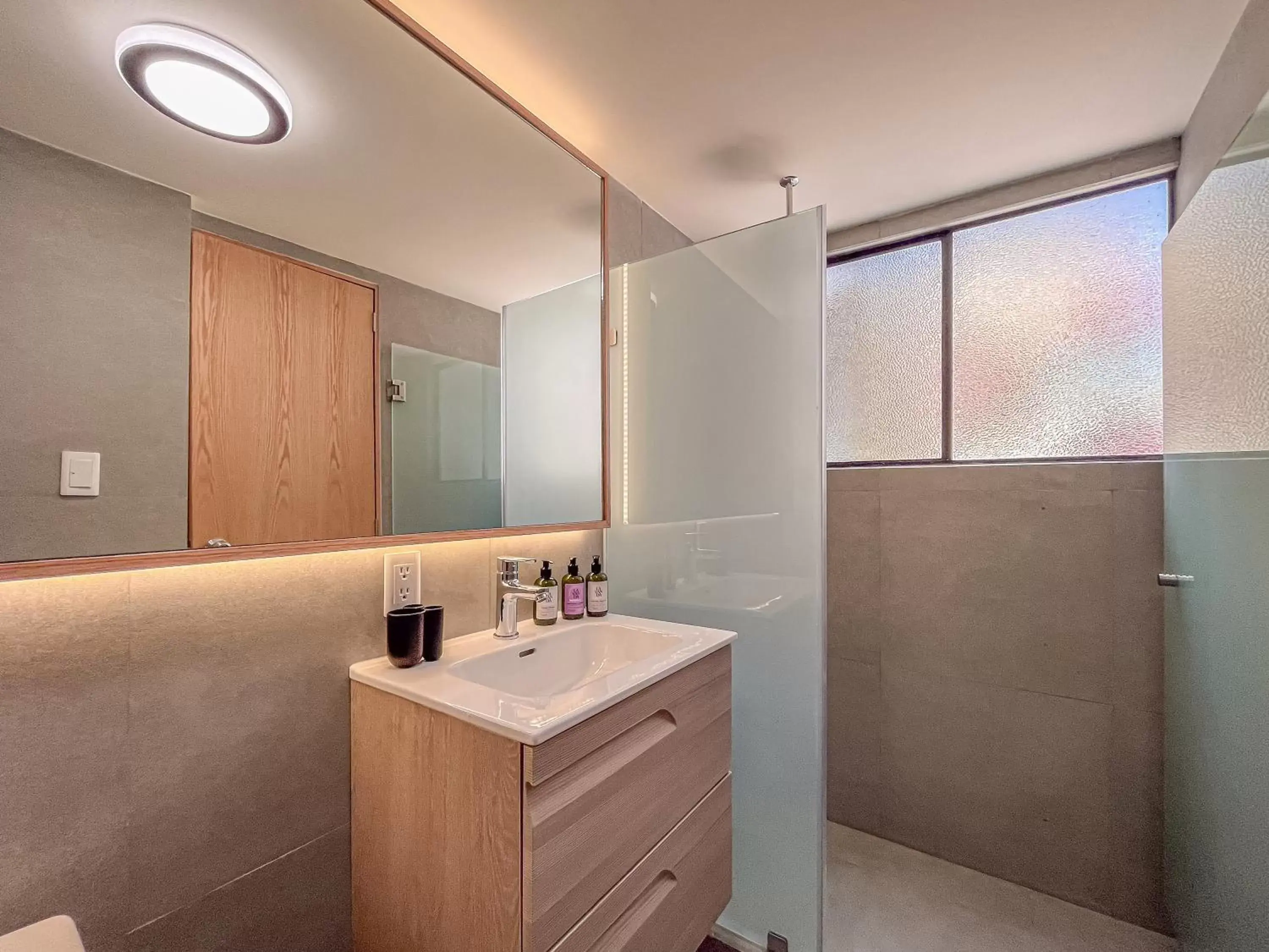 Shower, Bathroom in Mi Zona Lodging WTC