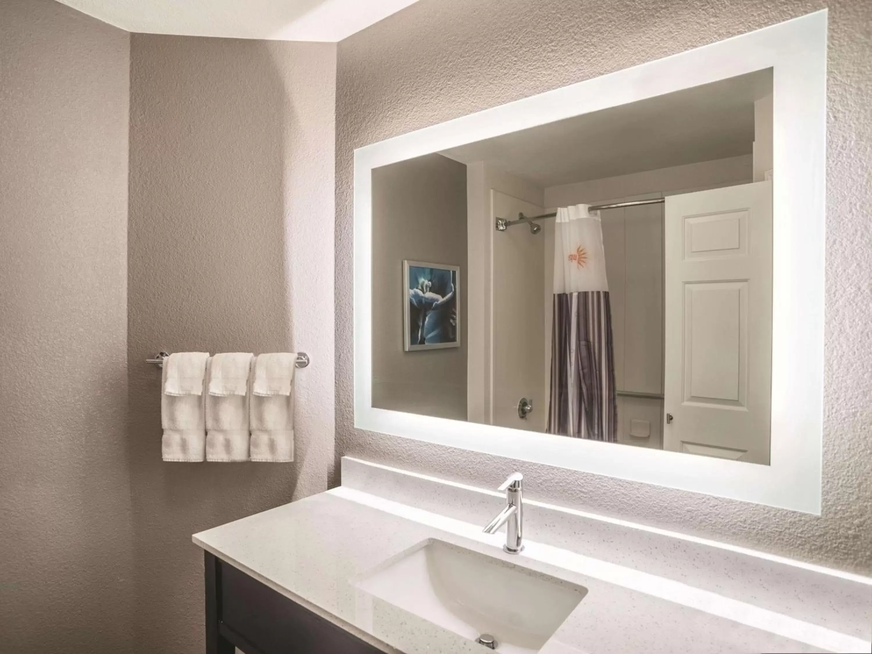 Photo of the whole room, Bathroom in La Quinta by Wyndham Phoenix Chandler