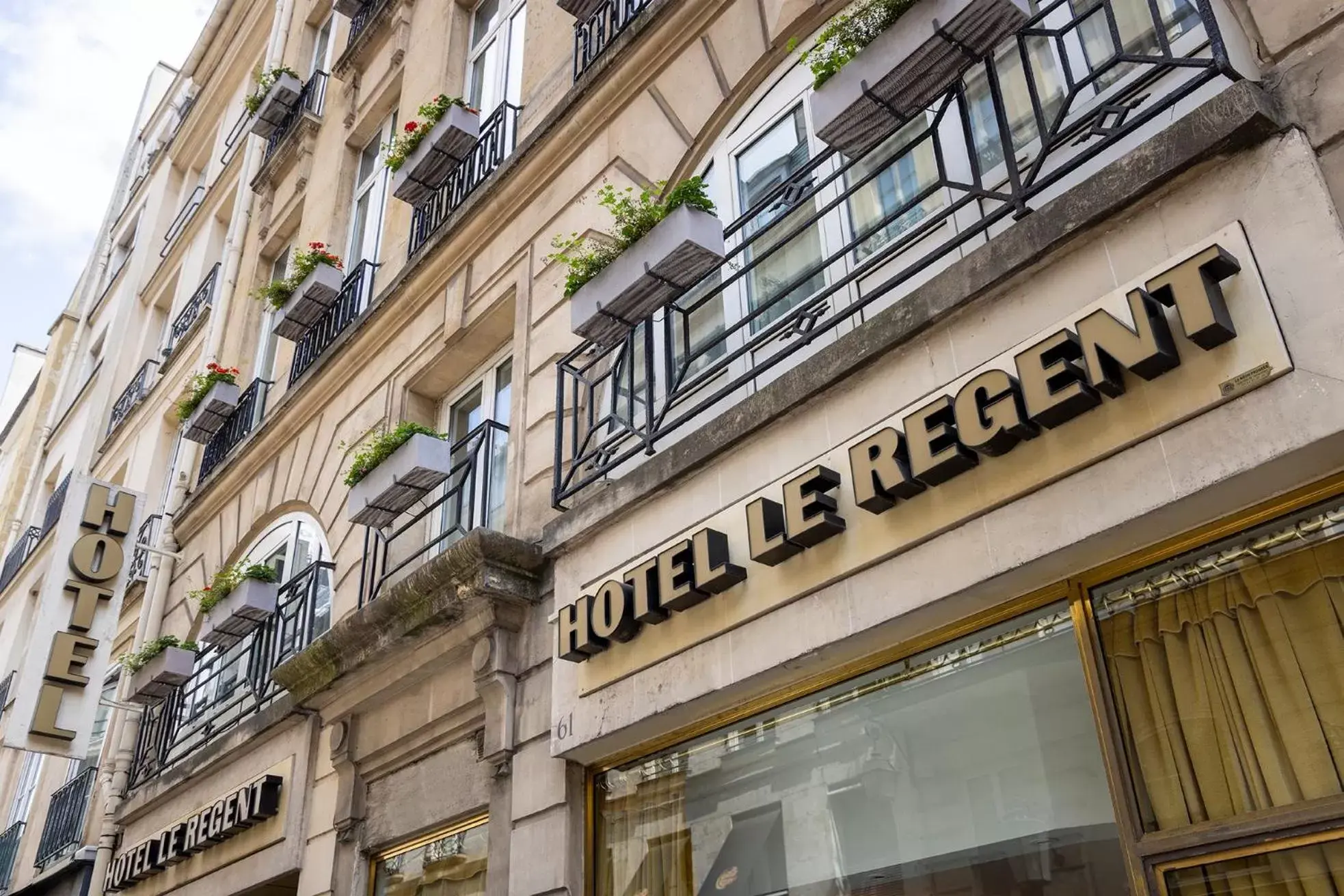 Property building in Hôtel Le Regent Paris