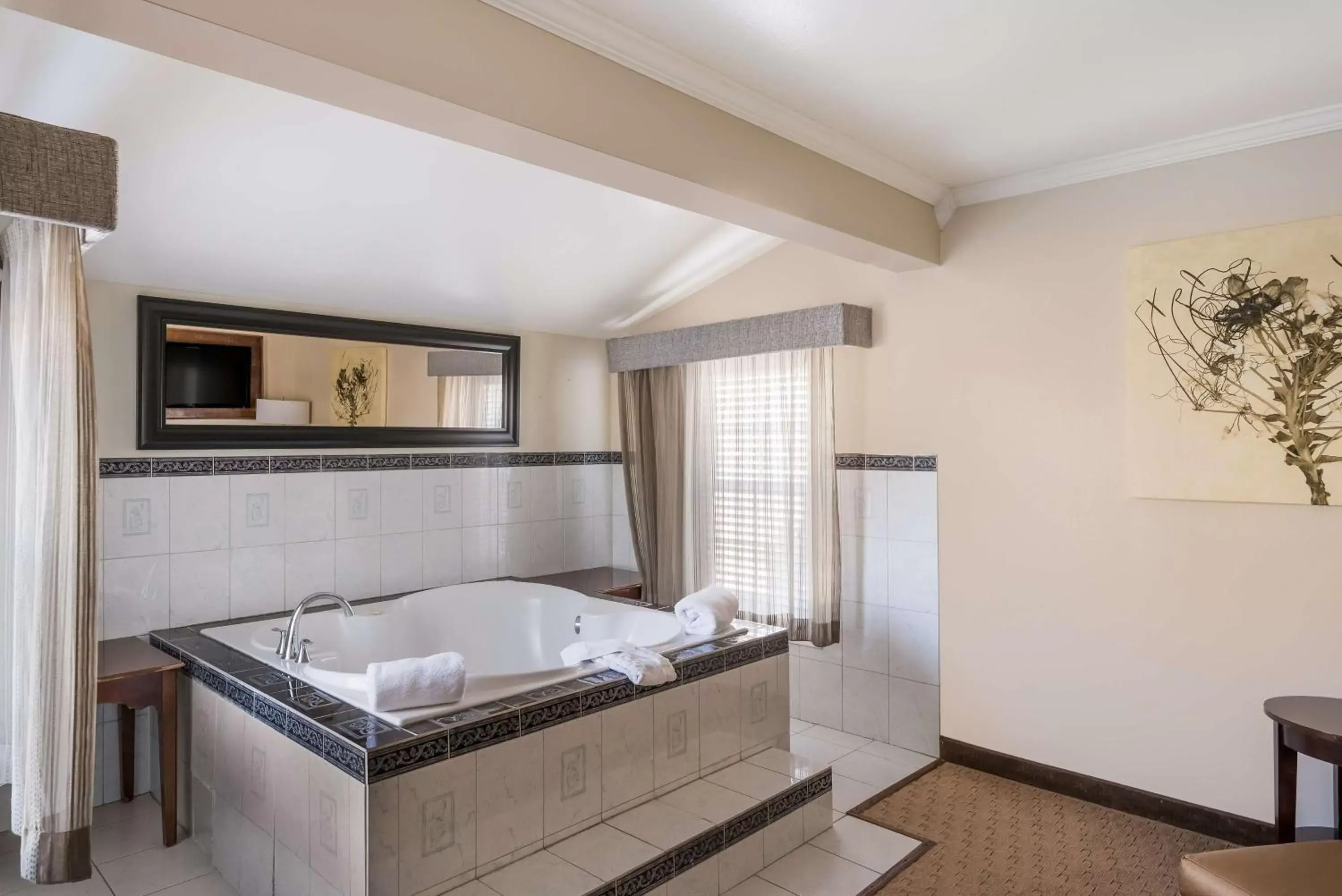 Bedroom, Bathroom in Best Western Mountain View Inn