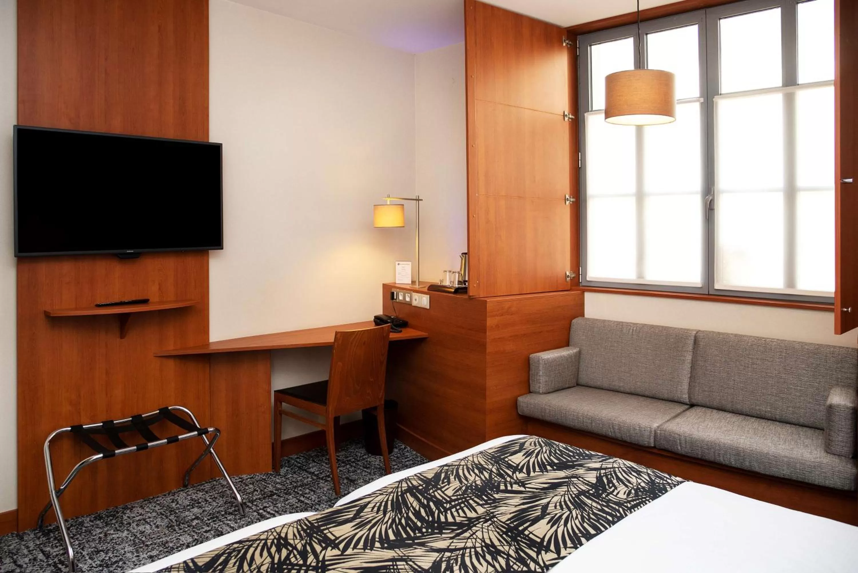 TV and multimedia, Bed in Best Western Plus Hôtel Colbert