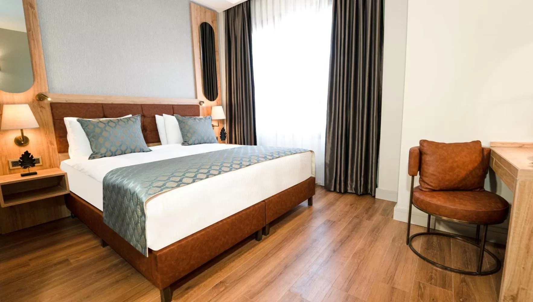 Photo of the whole room, Bed in Grand Sirkeci Hotel