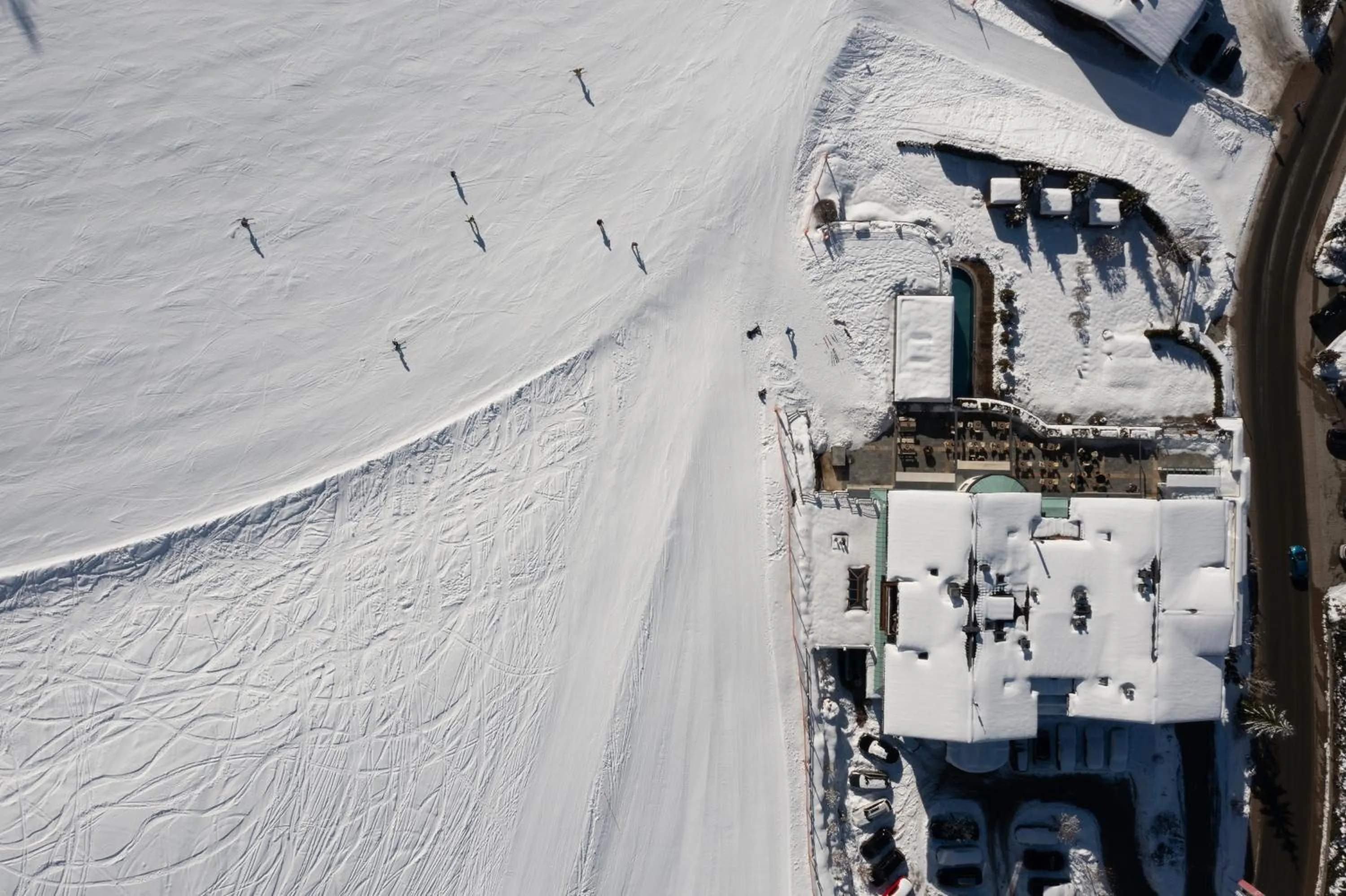 Skiing in Sonnhof Alpendorf - an adults only place