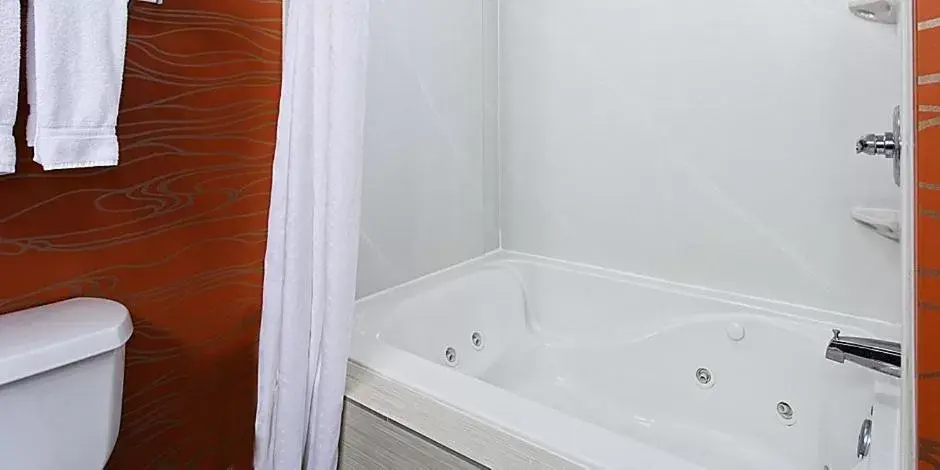 Standard King Room with Sofa Bed in Holiday Inn Express Richmond-Brandermill-Hull Street by IHG Standard King Room with Sofa Bed in Holiday Inn Express Richmond-Brandermill-Hull Street by IHG