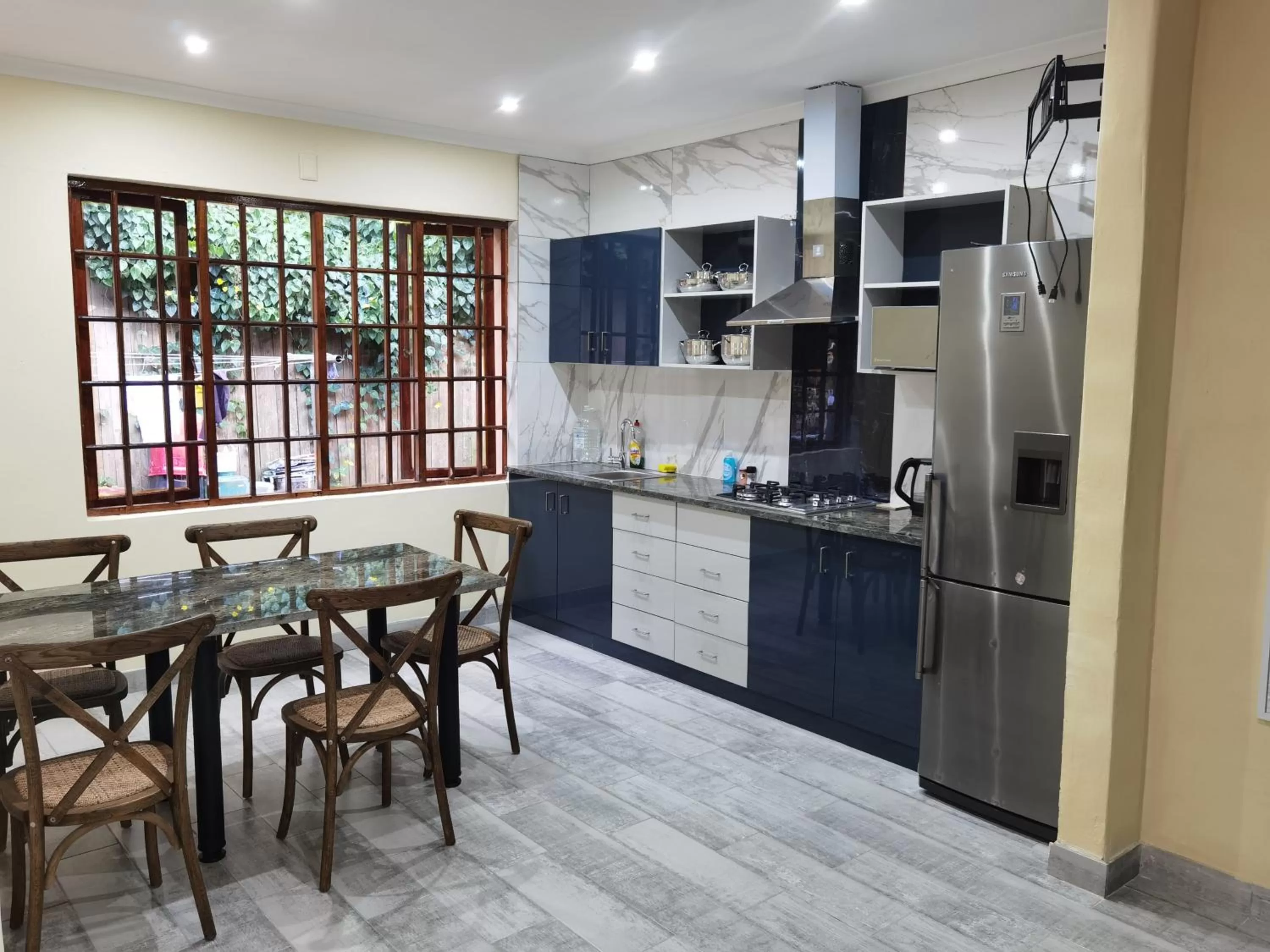 Kitchen or kitchenette in Gem of Manor drive