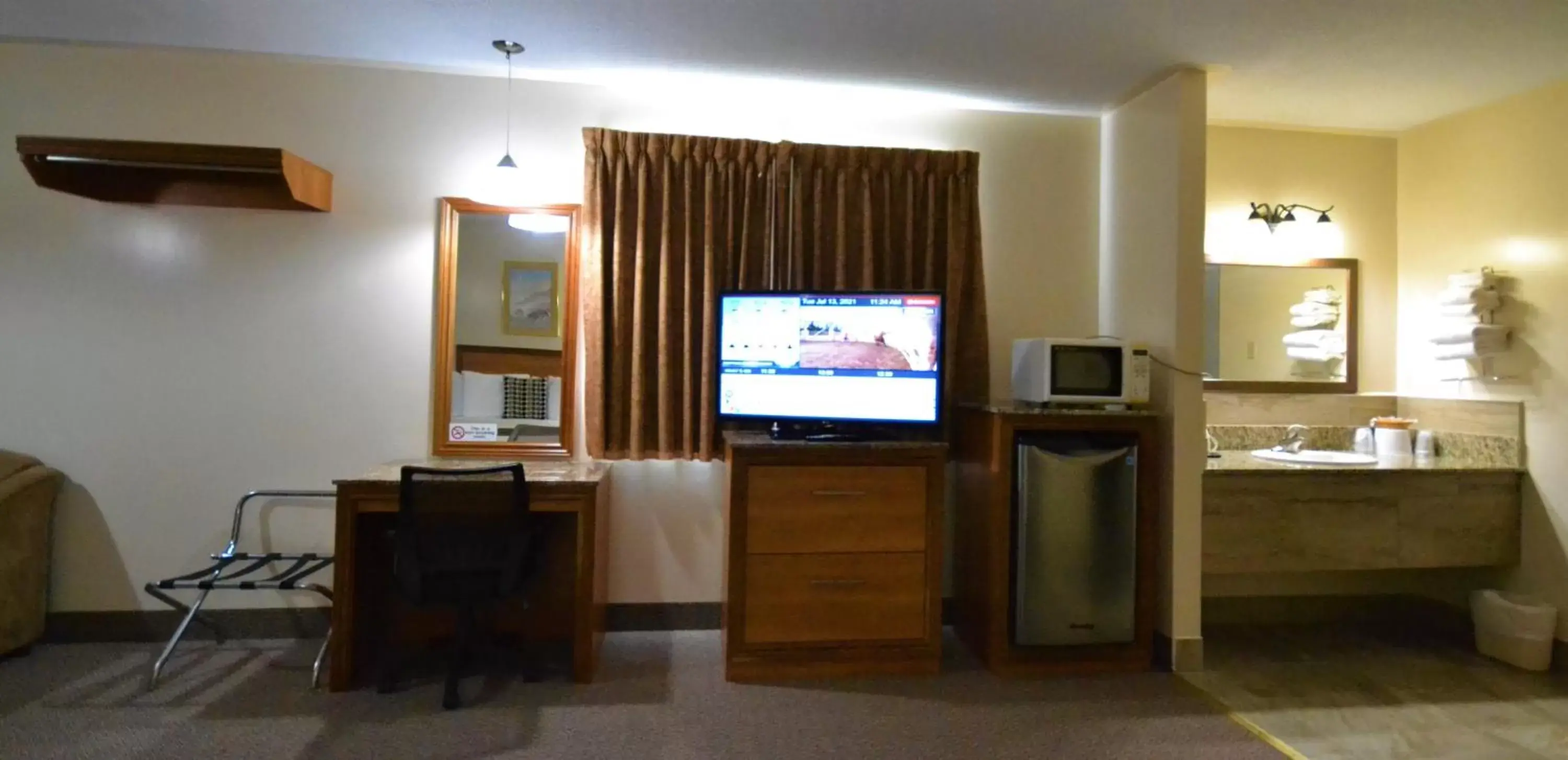 TV/Entertainment Center in Newmarket Inn