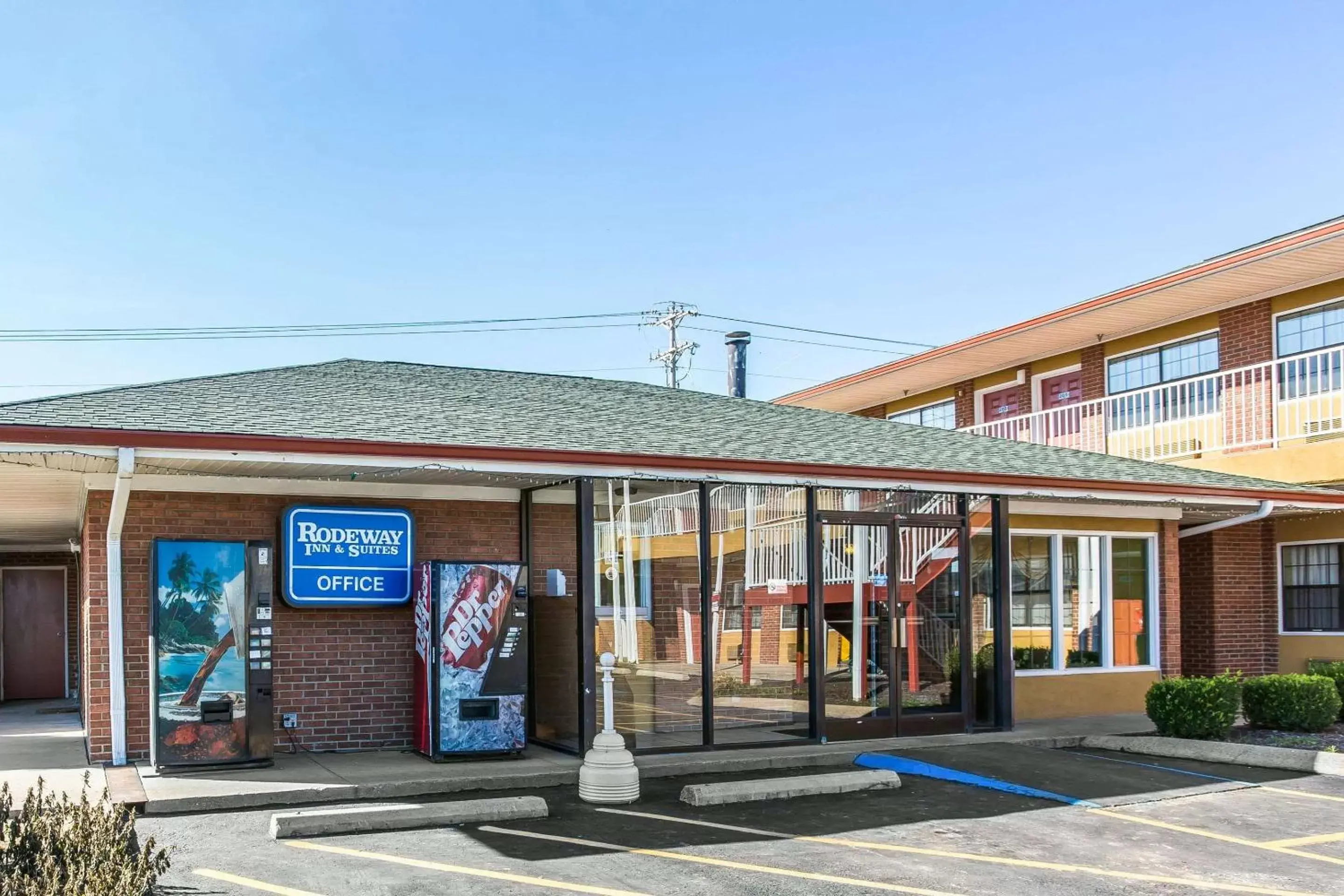 Property building in Rodeway Inn & Suites Smyrna