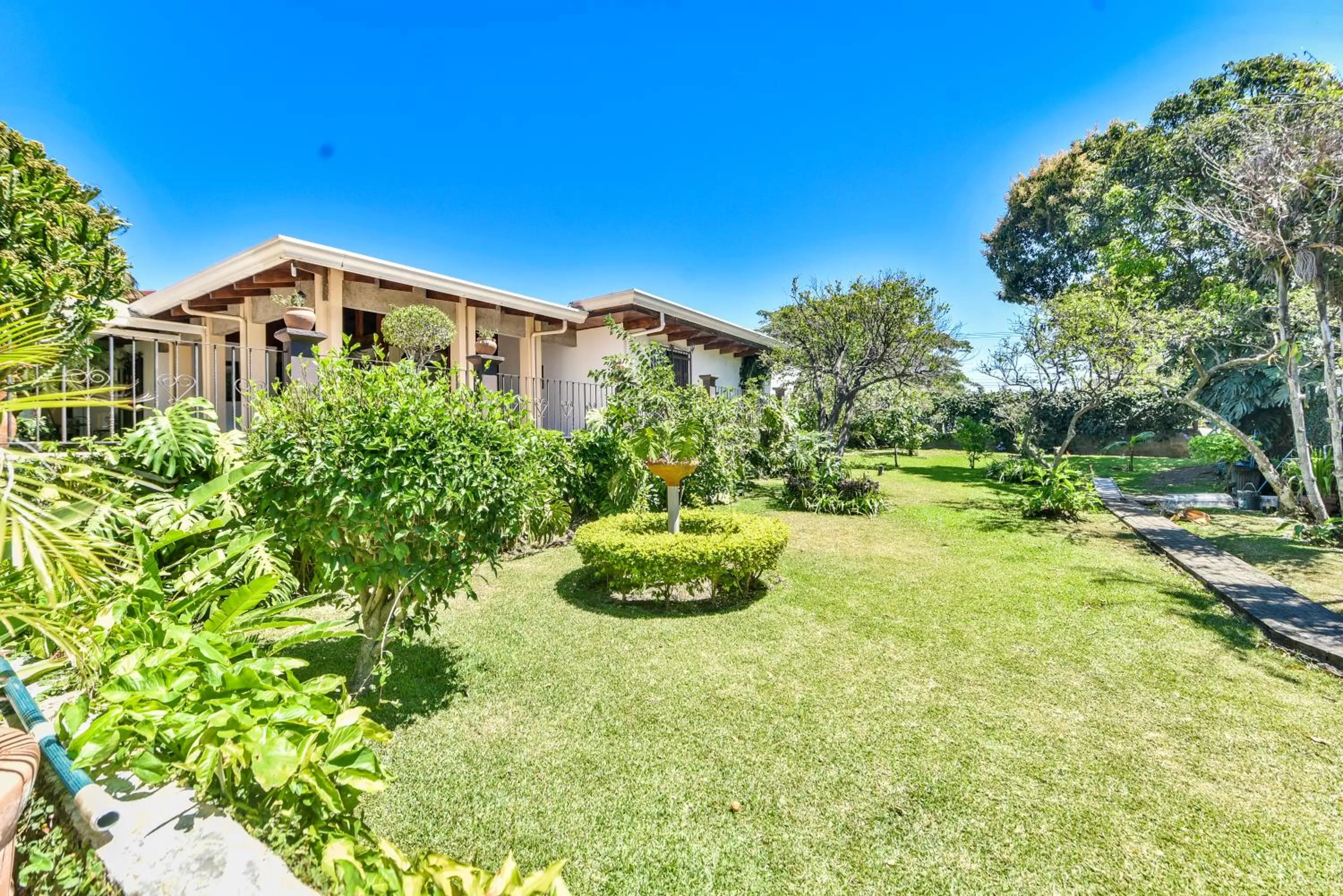 Garden in La Riviera Hotel