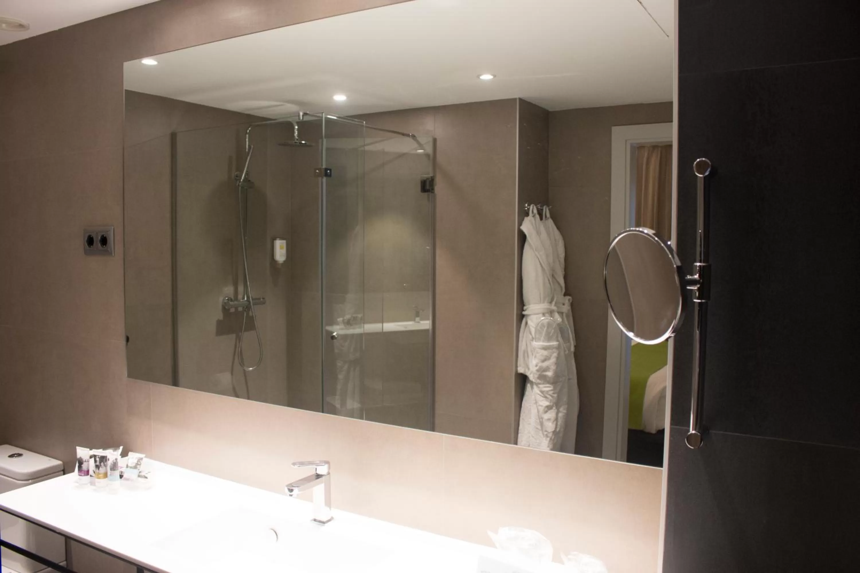 Bathroom in Mercure Madrid Centro