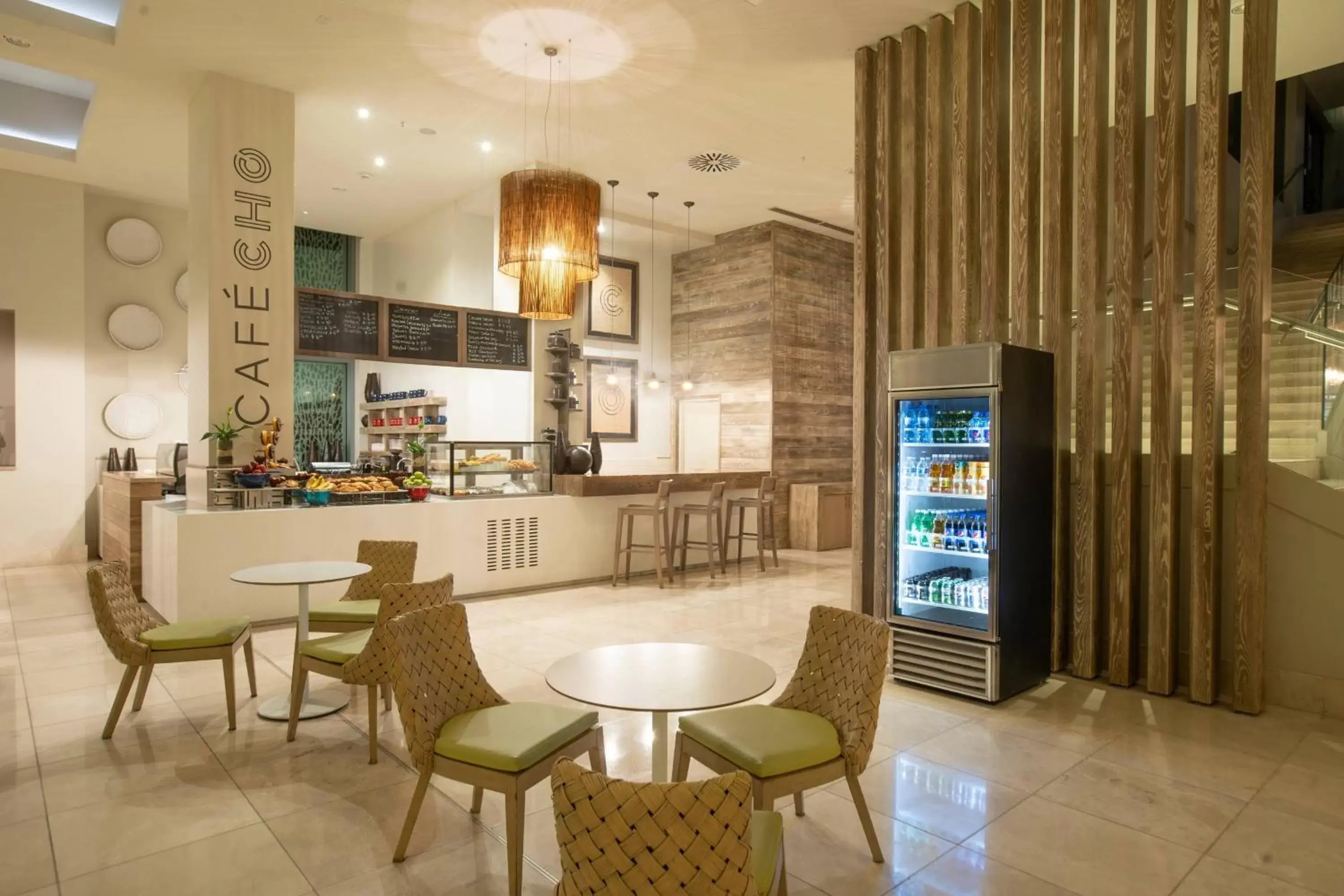 Restaurant/places to eat, Lounge/Bar in Marriott Port-au-Prince Hotel