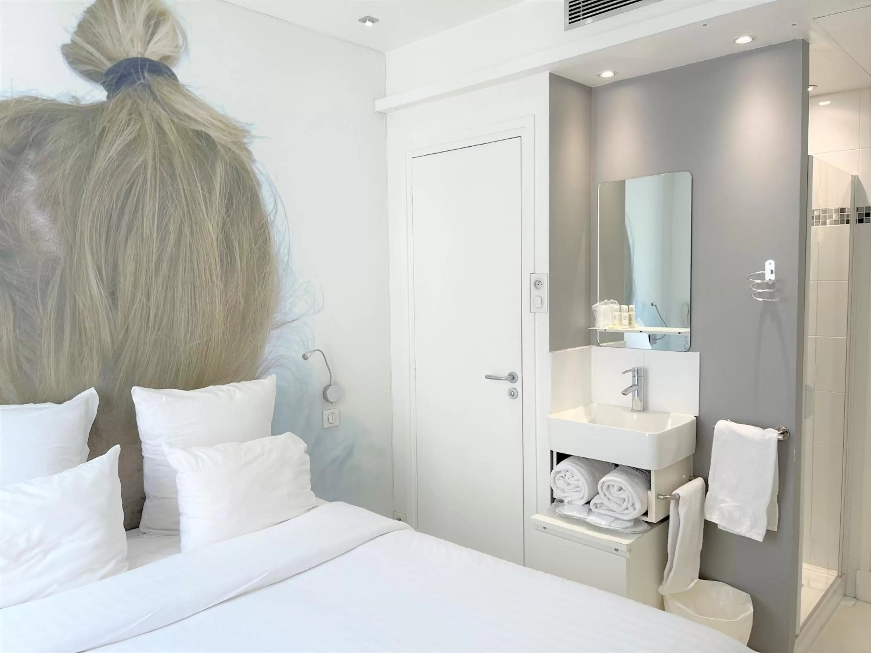 Bathroom, Bed in Blc Design Hotel