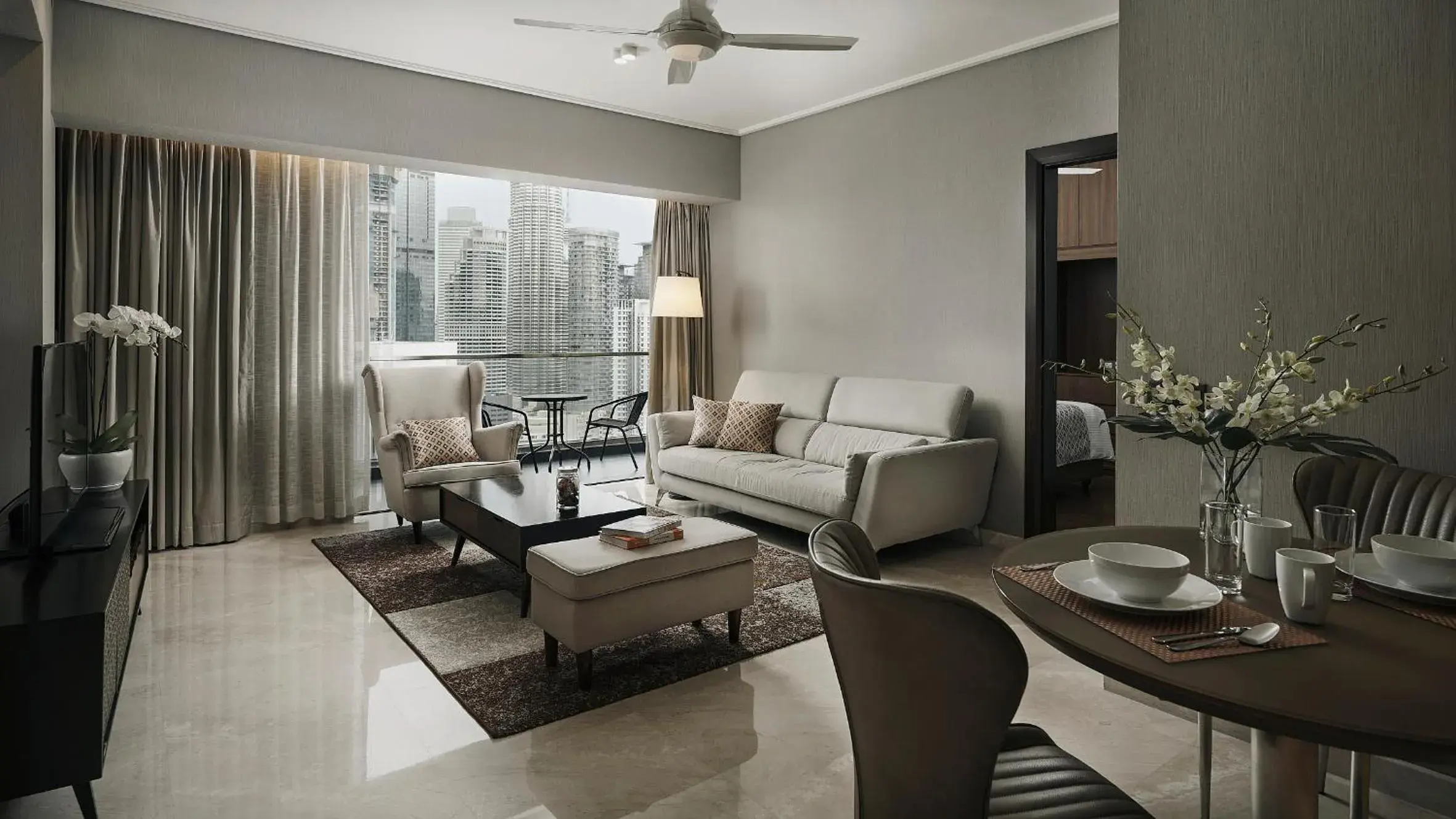 Living room, Seating Area in TRILLION SUITES by SLG