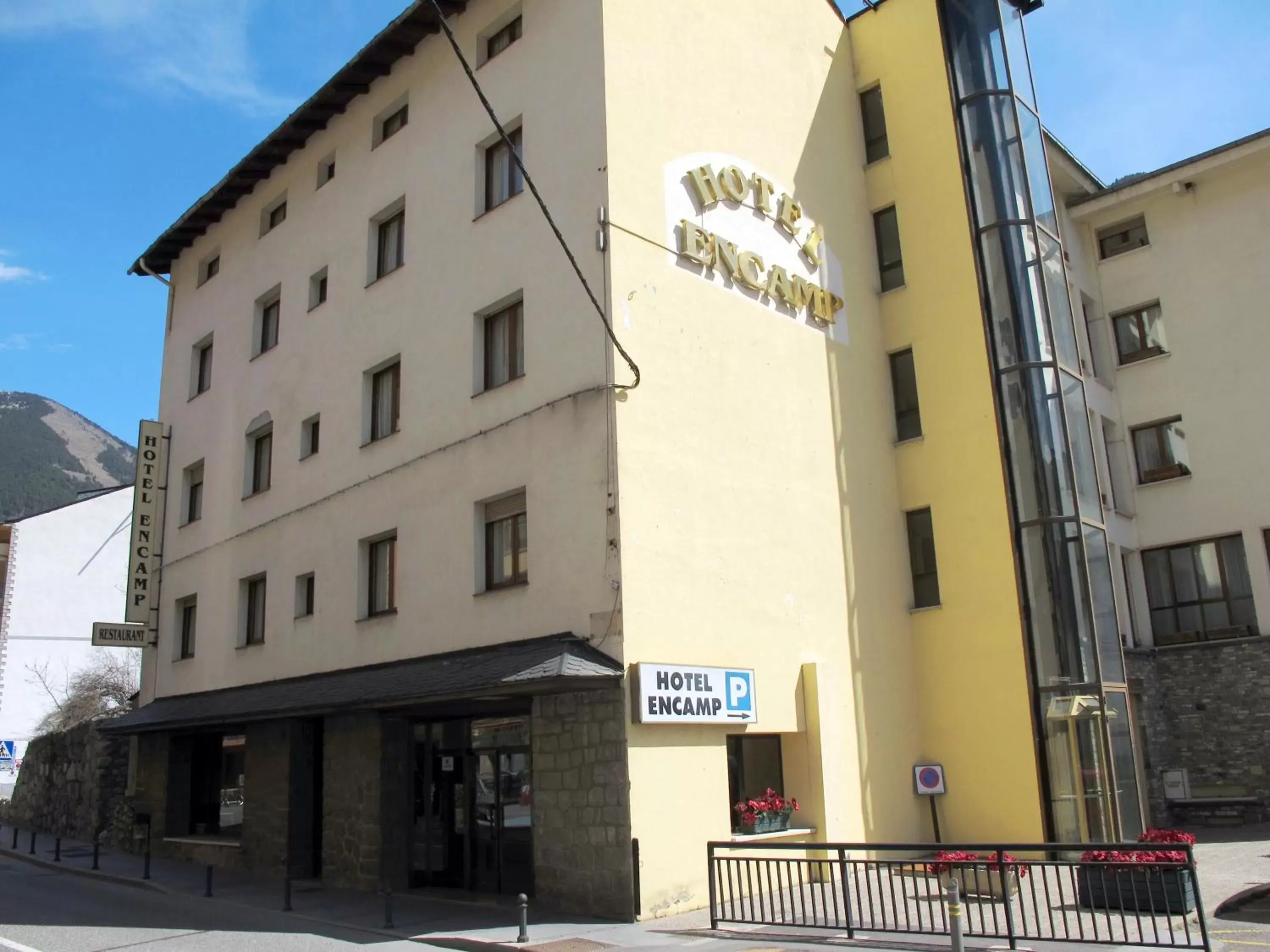 Facade/entrance, Property Building in Hotel Encamp