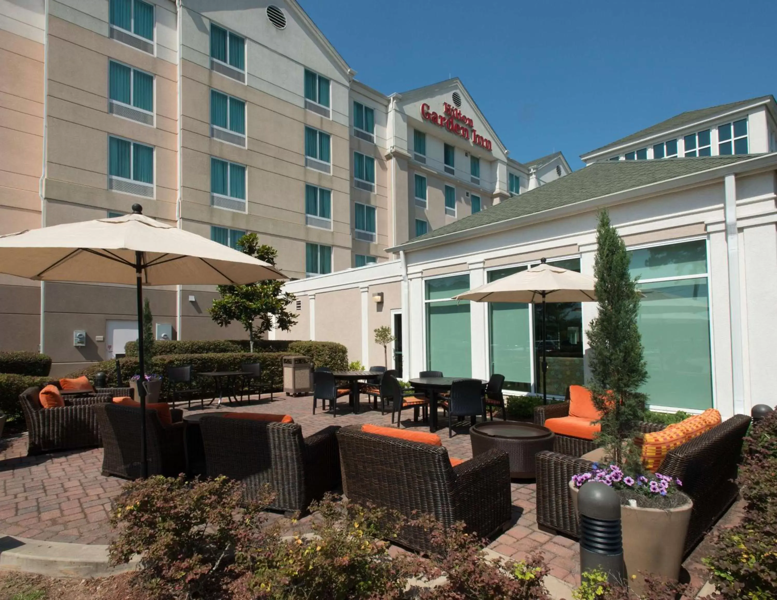 Patio, Restaurant/Places to Eat in Hilton Garden Inn Tallahassee Central