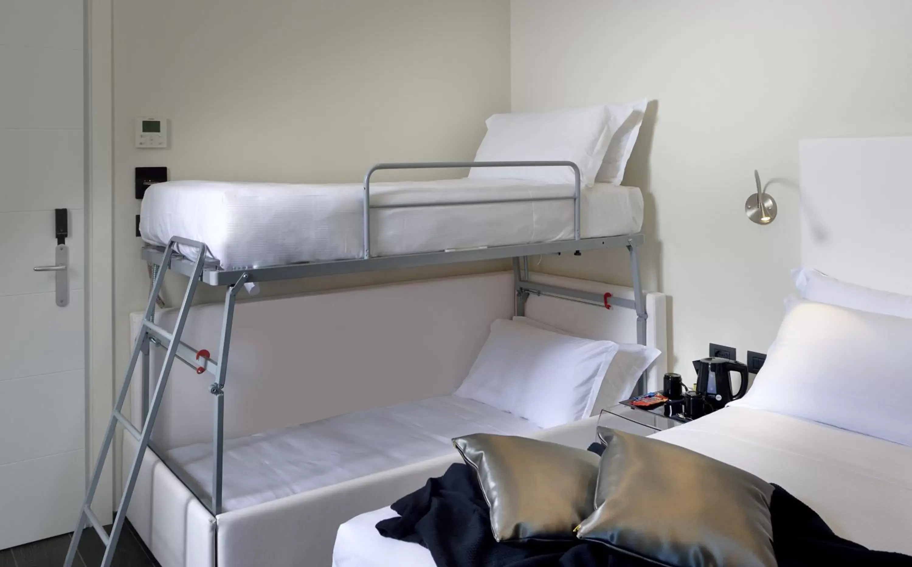 Bunk Bed in Hotel Metropolitan