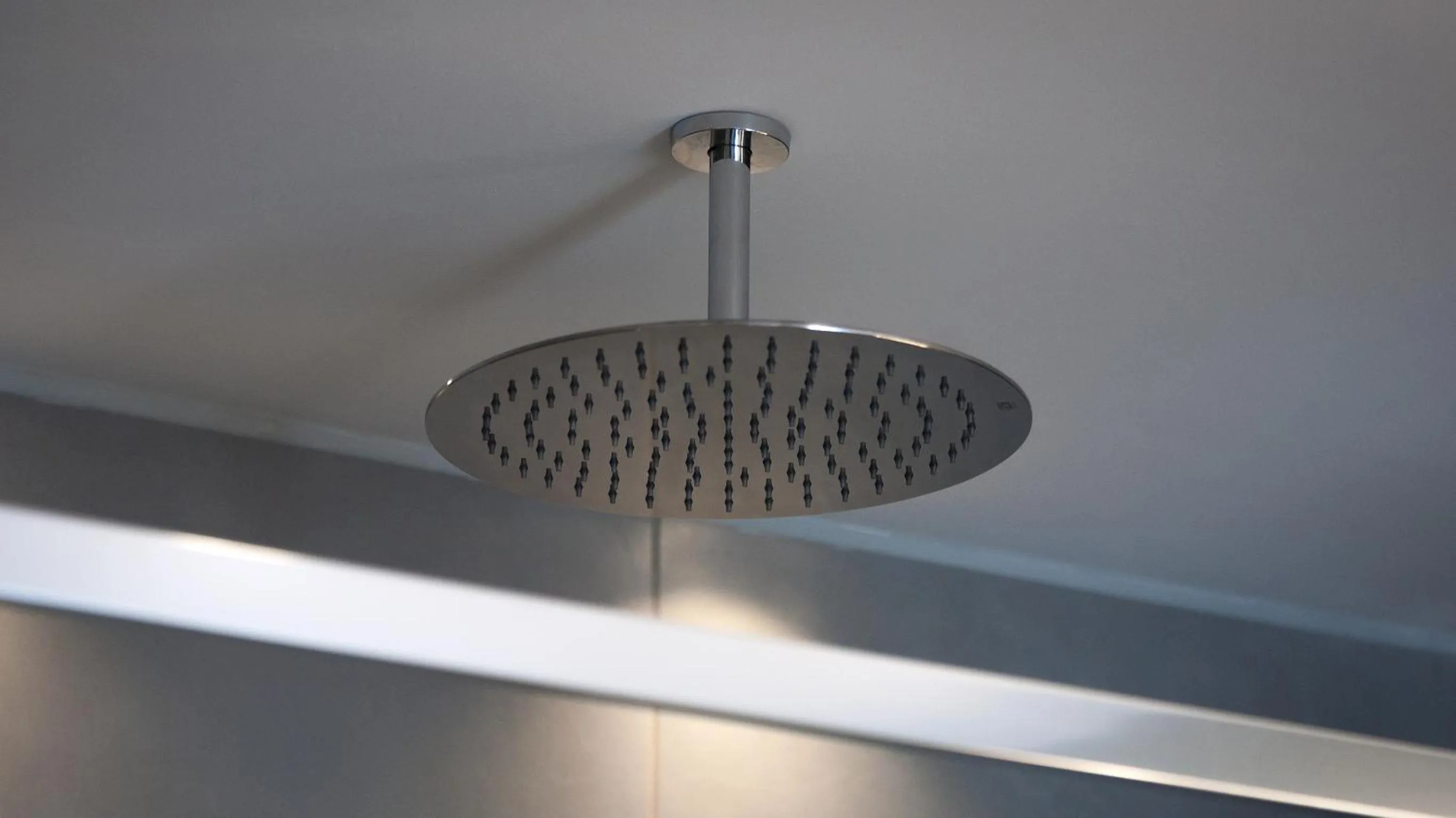 Shower in G Hotel Pescara