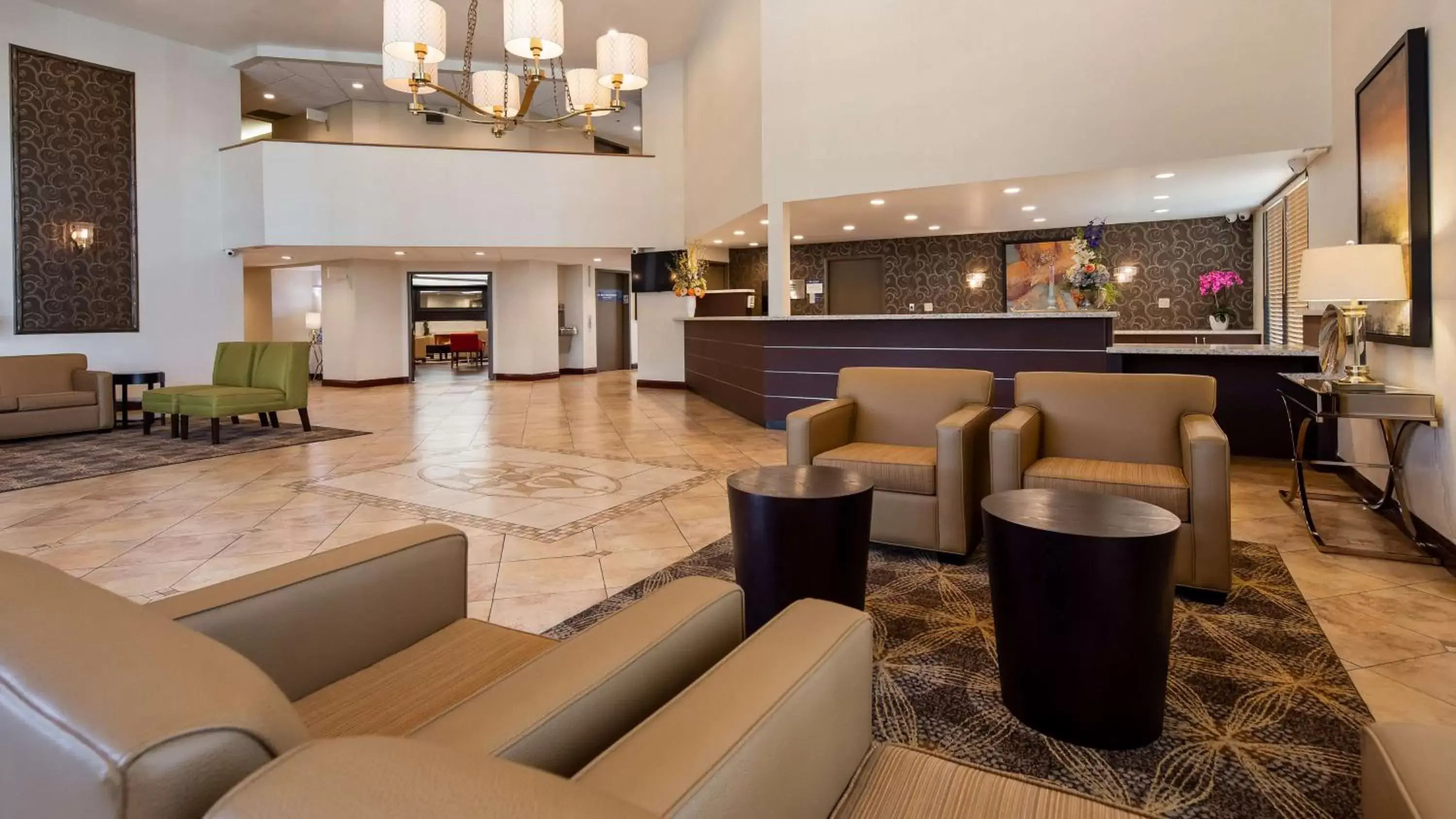 Lobby or reception, Lounge/Bar in Best Western Plus West Covina Inn