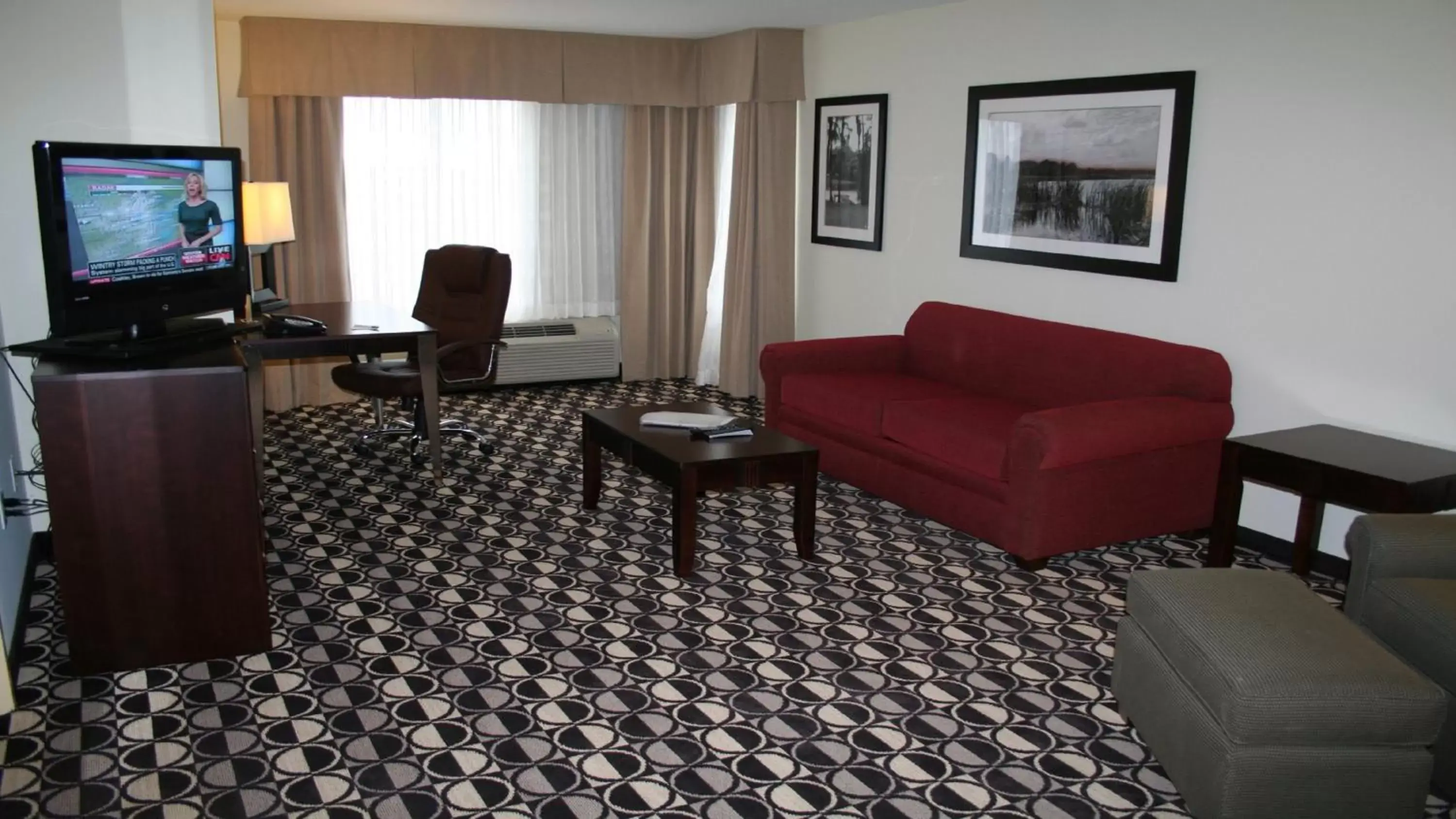 Photo of the whole room, Seating Area in Holiday Inn Saint Louis-Fairview Heights, an IHG Hotel