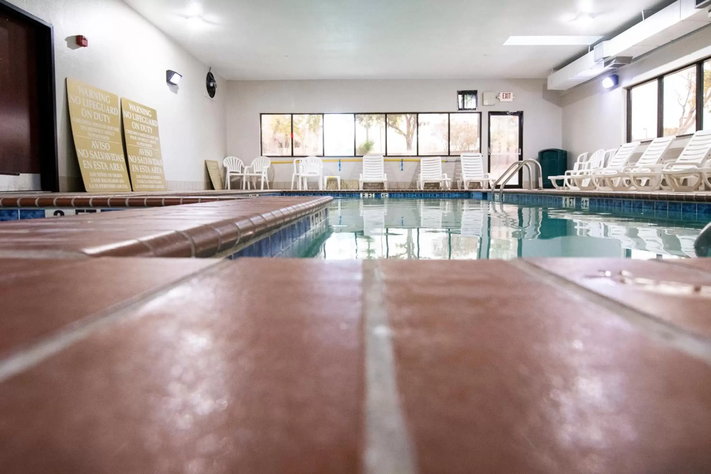 Swimming Pool in Comfort Inn & Suites Near Medical Center