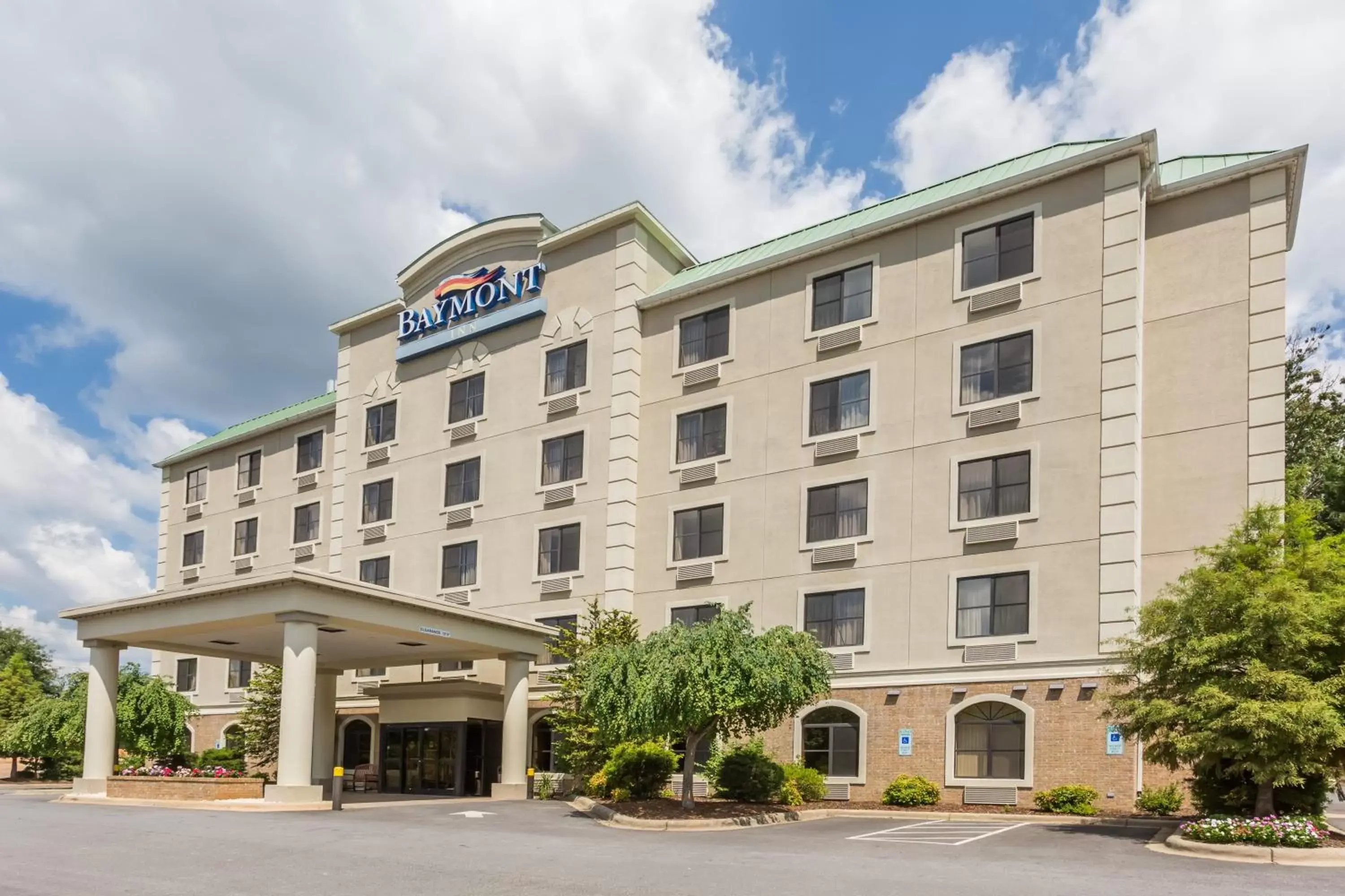 Facade/entrance, Property Building in Baymont by Wyndham Asheville/Biltmore