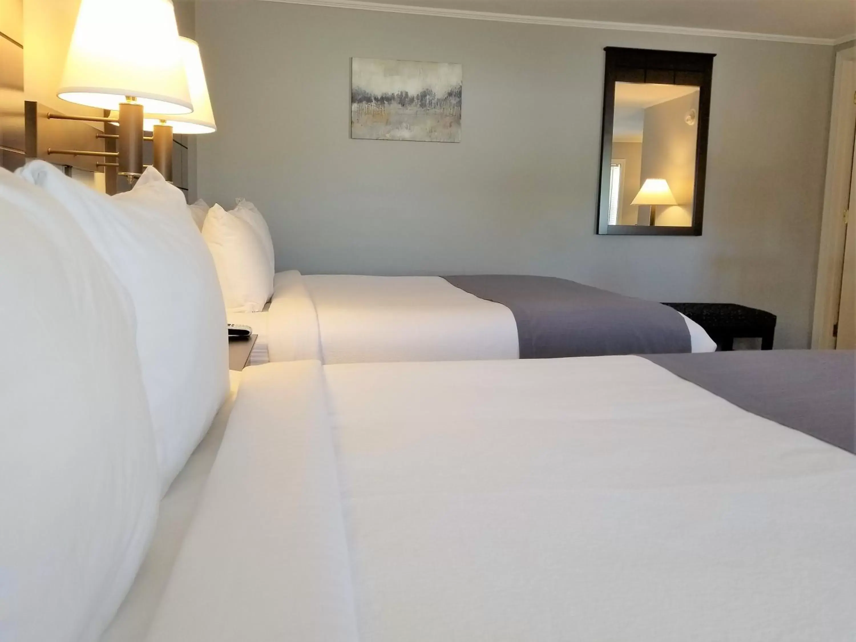 Bed in Mt. Madison Inn & Suites Bed in Mt. Madison Inn & Suites