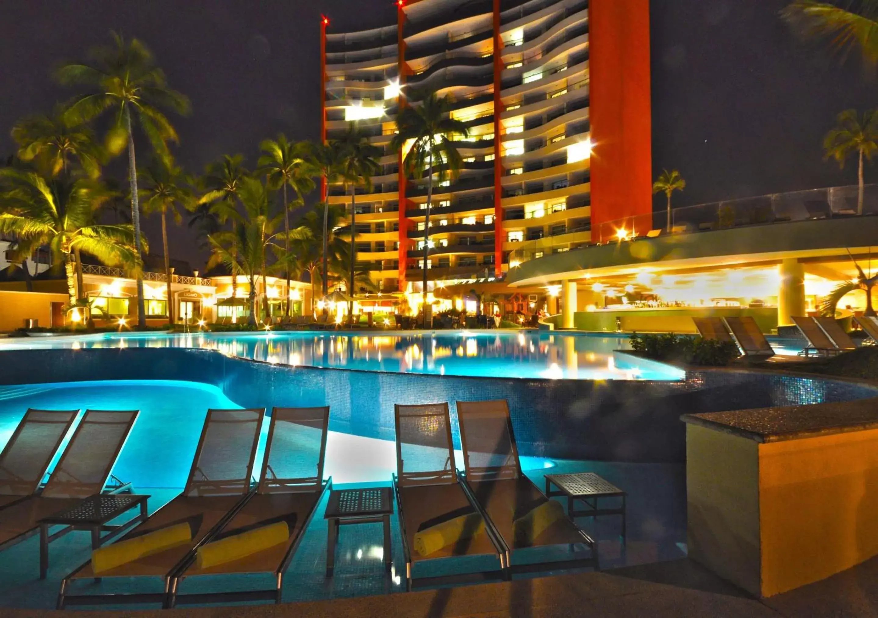 Restaurant/places to eat, Swimming Pool in Sunset Plaza Beach Resort Puerto Vallarta All Inclusive