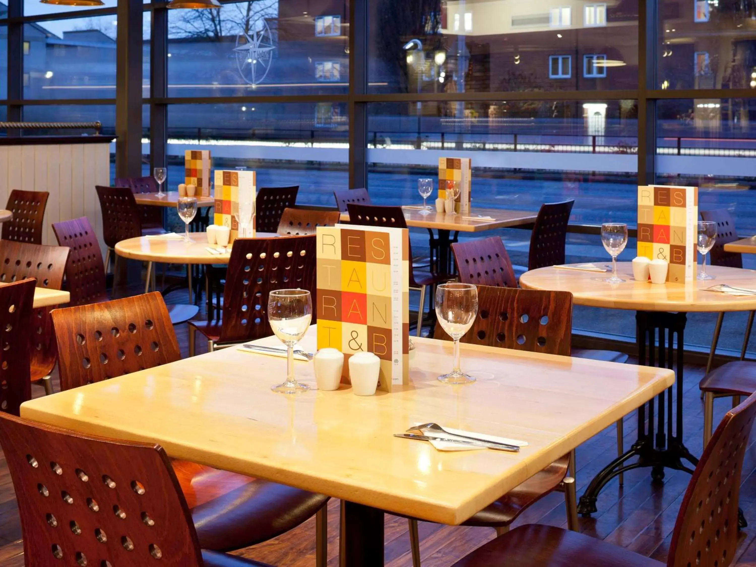 Restaurant/Places to Eat in ibis Hull City Centre