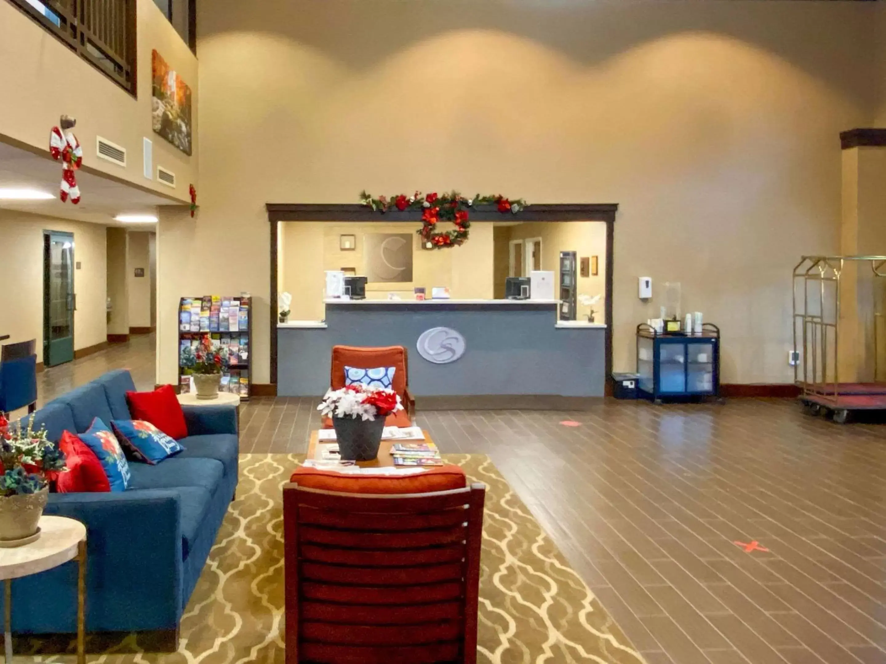 Lobby or reception, Lobby/Reception in Comfort Suites Near Casinos Norwich-Uncasville