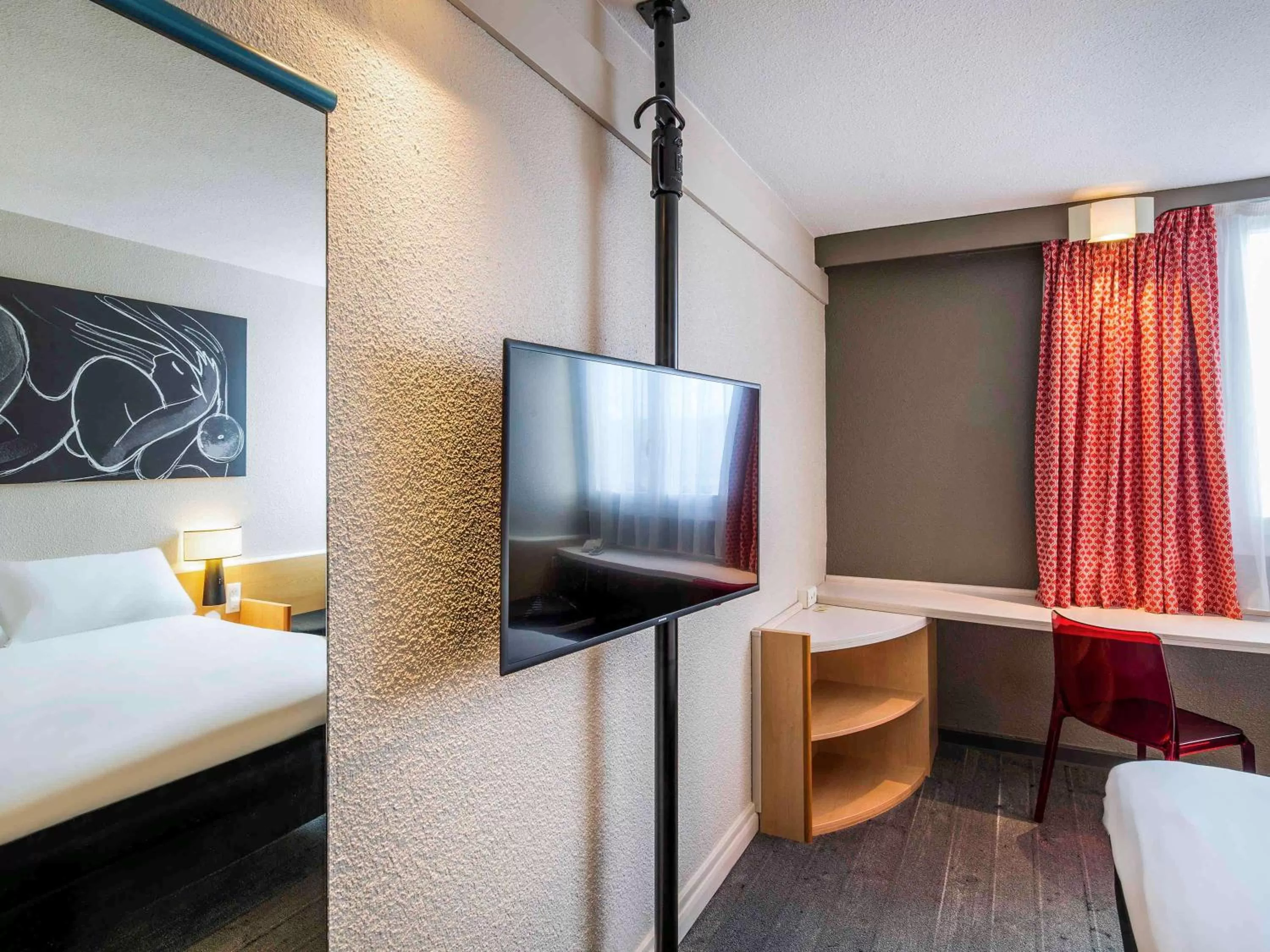 Photo of the whole room, Bed in ibis Tours Nord