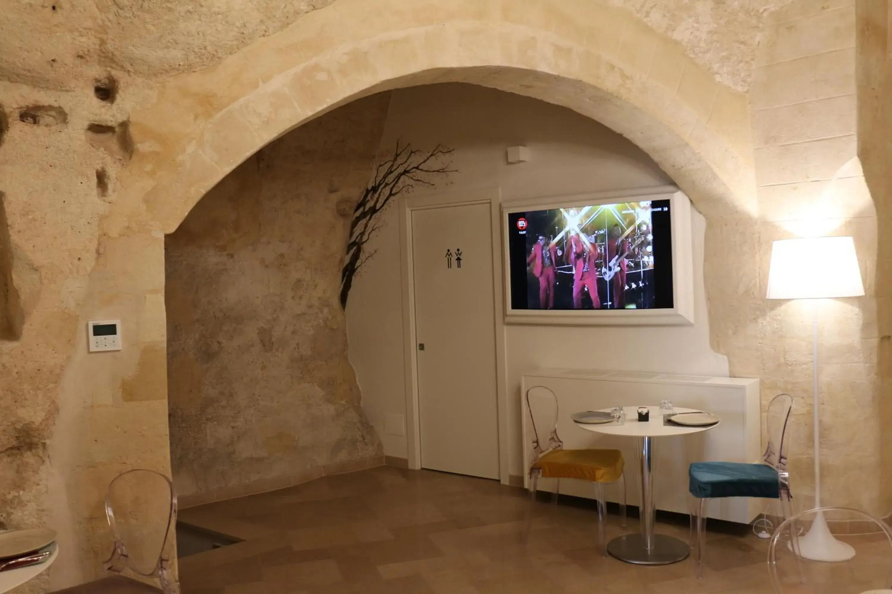 Communal lounge/ TV room, Bathroom in Albergo Del Sedile