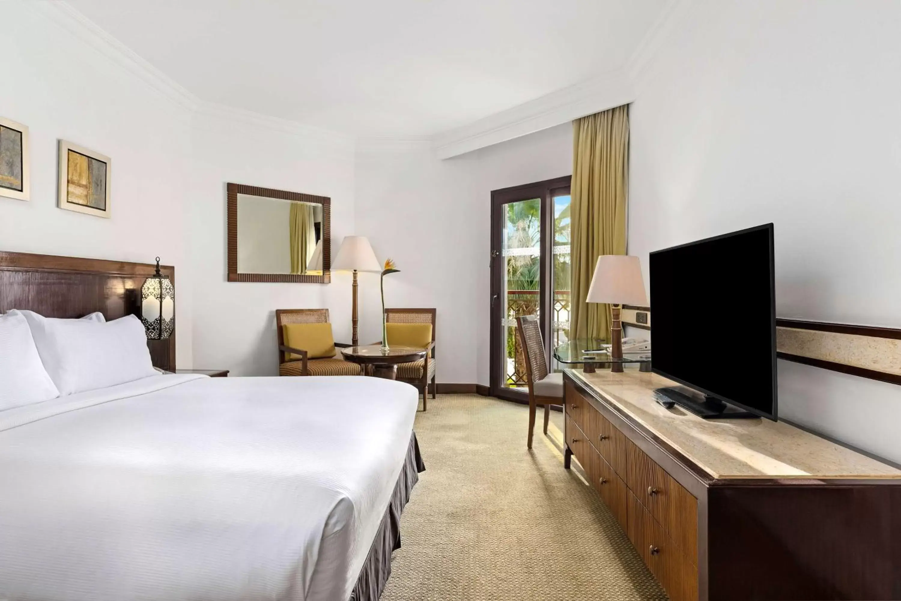 Bed, TV/Entertainment Center in Hilton Luxor Resort & Spa