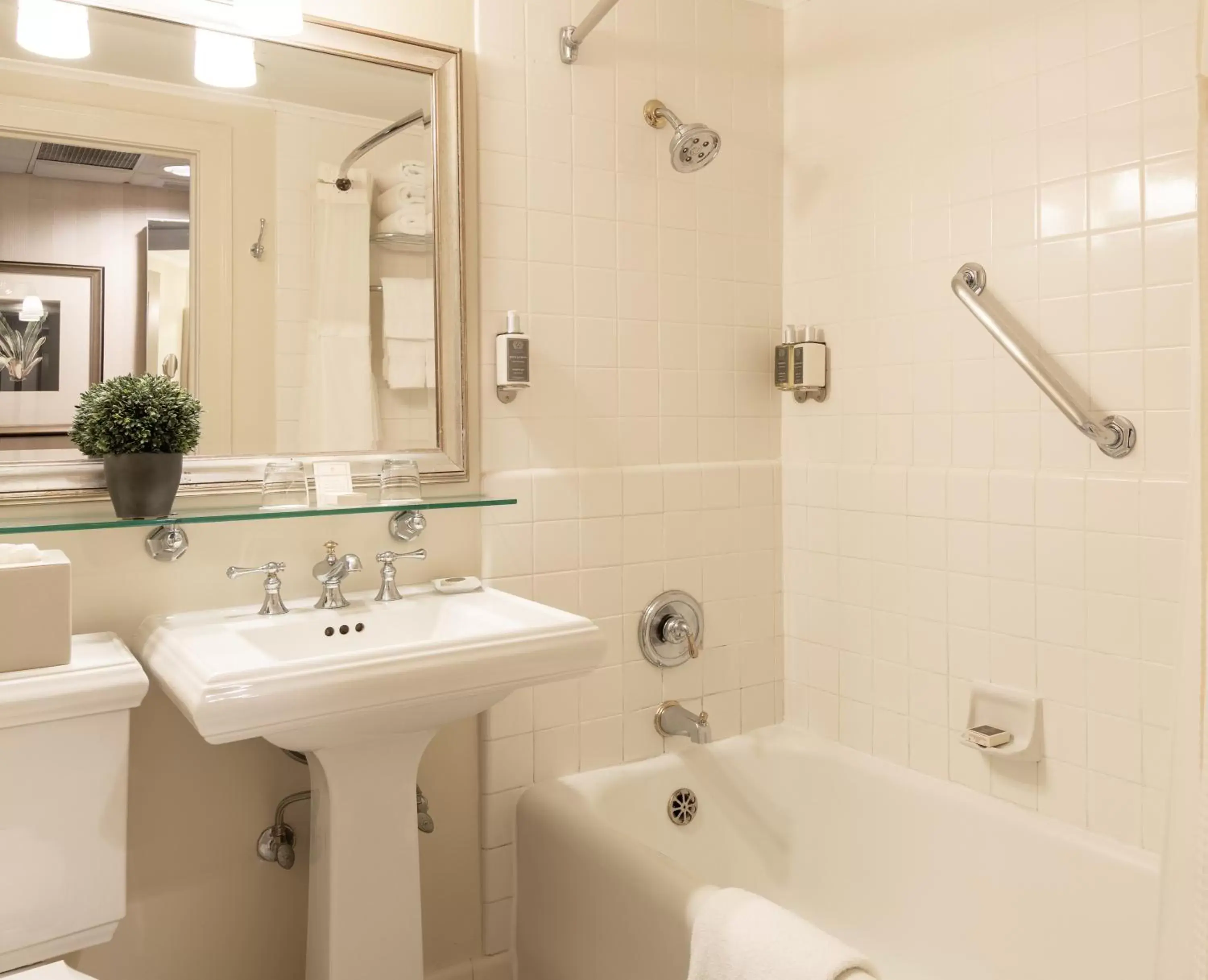 Bathroom in Mayflower Park Hotel