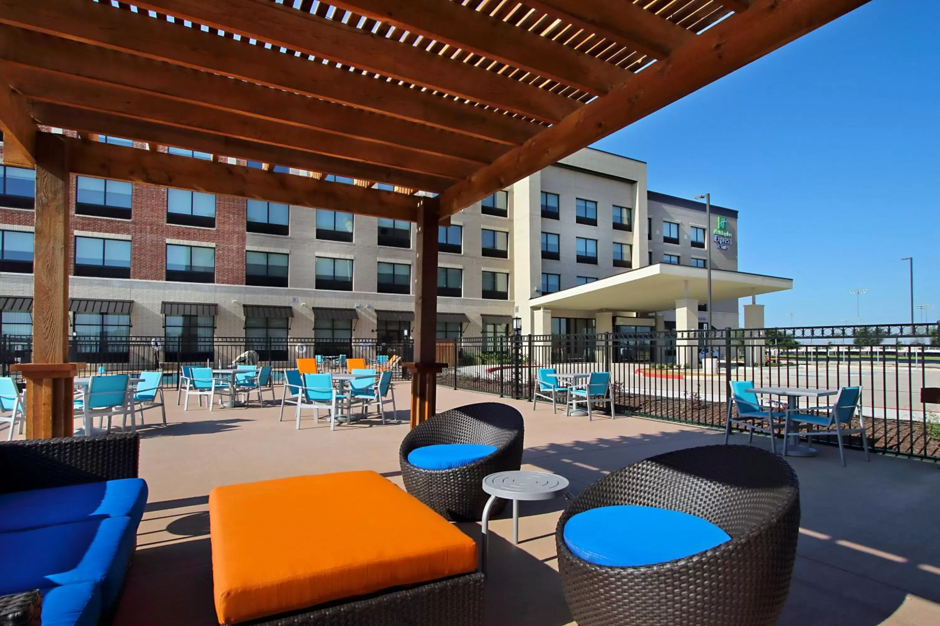 Property building in Holiday Inn Express & Suites - Frisco NW Toyota Stdm, an IHG Hotel