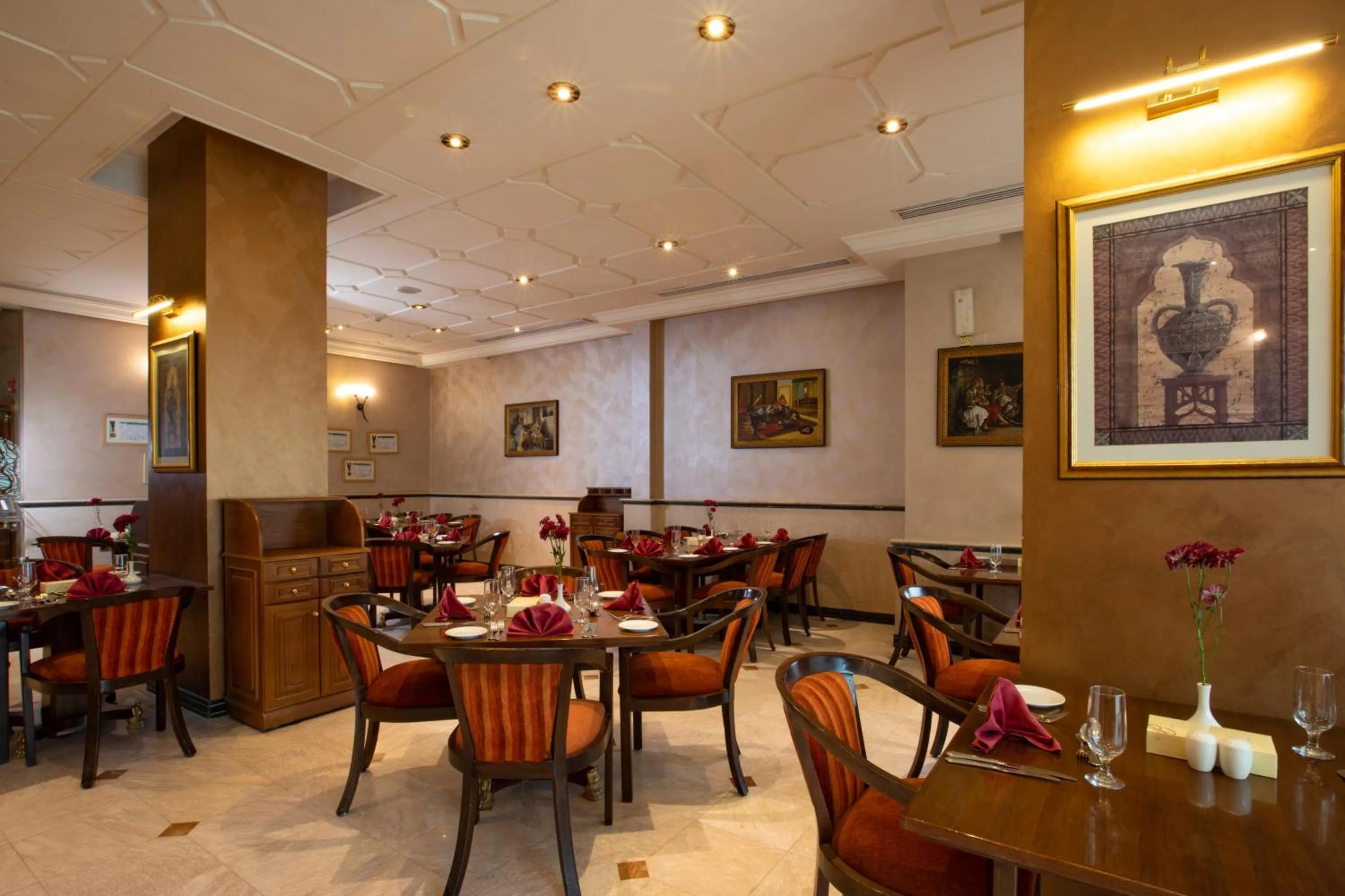 Restaurant/places to eat in Bristol Hotel