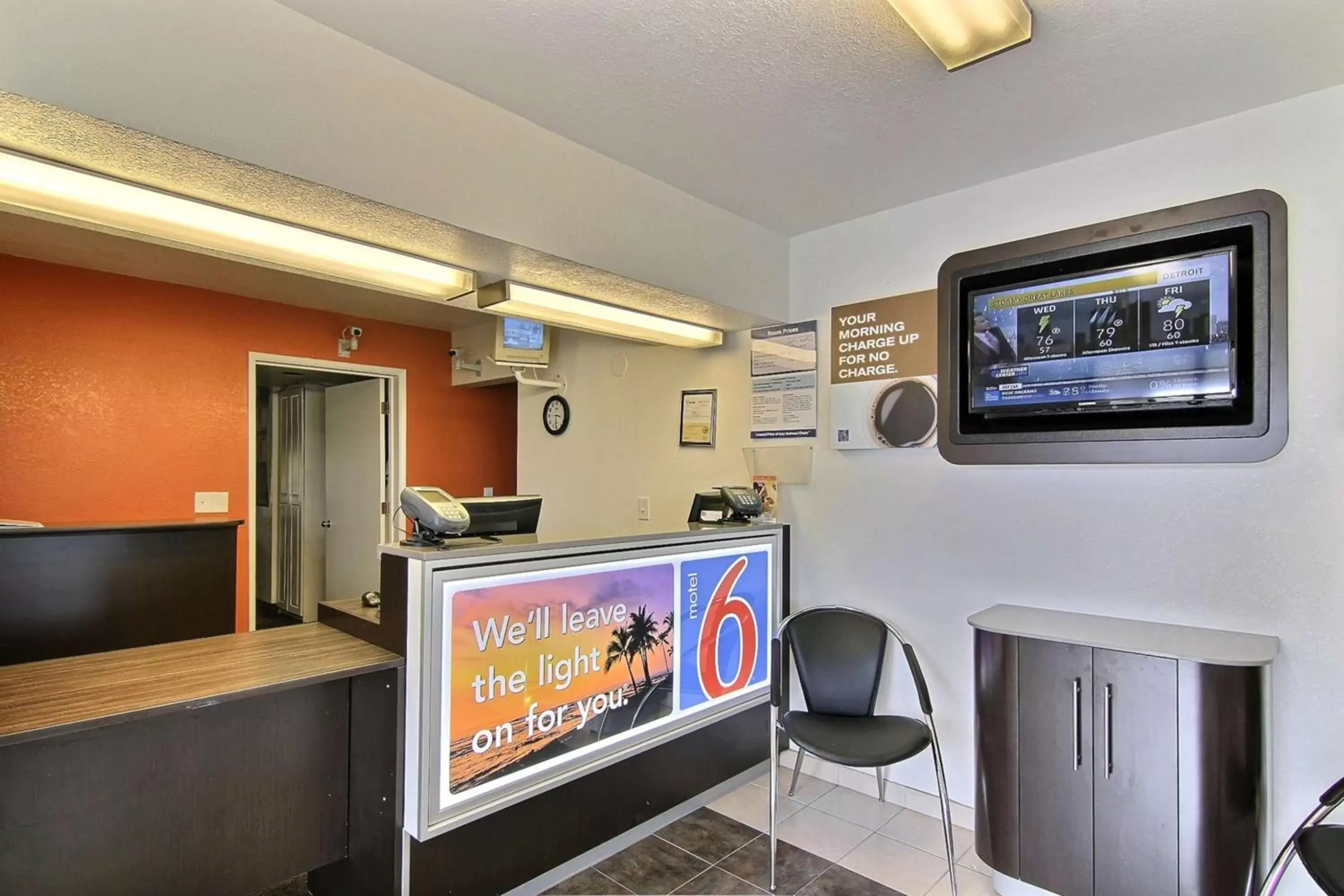 TV and multimedia, Lounge/Bar in Motel 6-Buellton, CA - Solvang Area