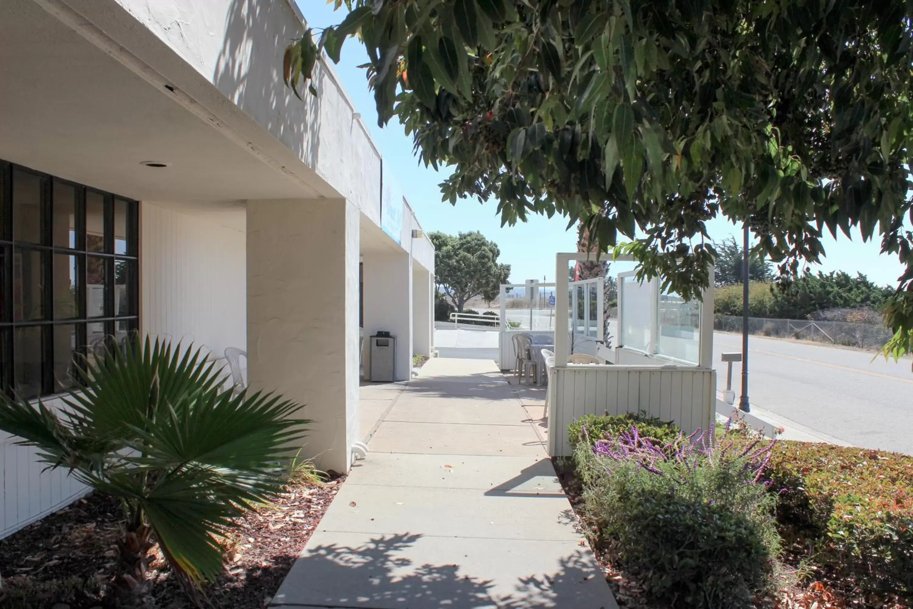 Facade/entrance in Motel 6-San Simeon, CA - Hearst Castle Area