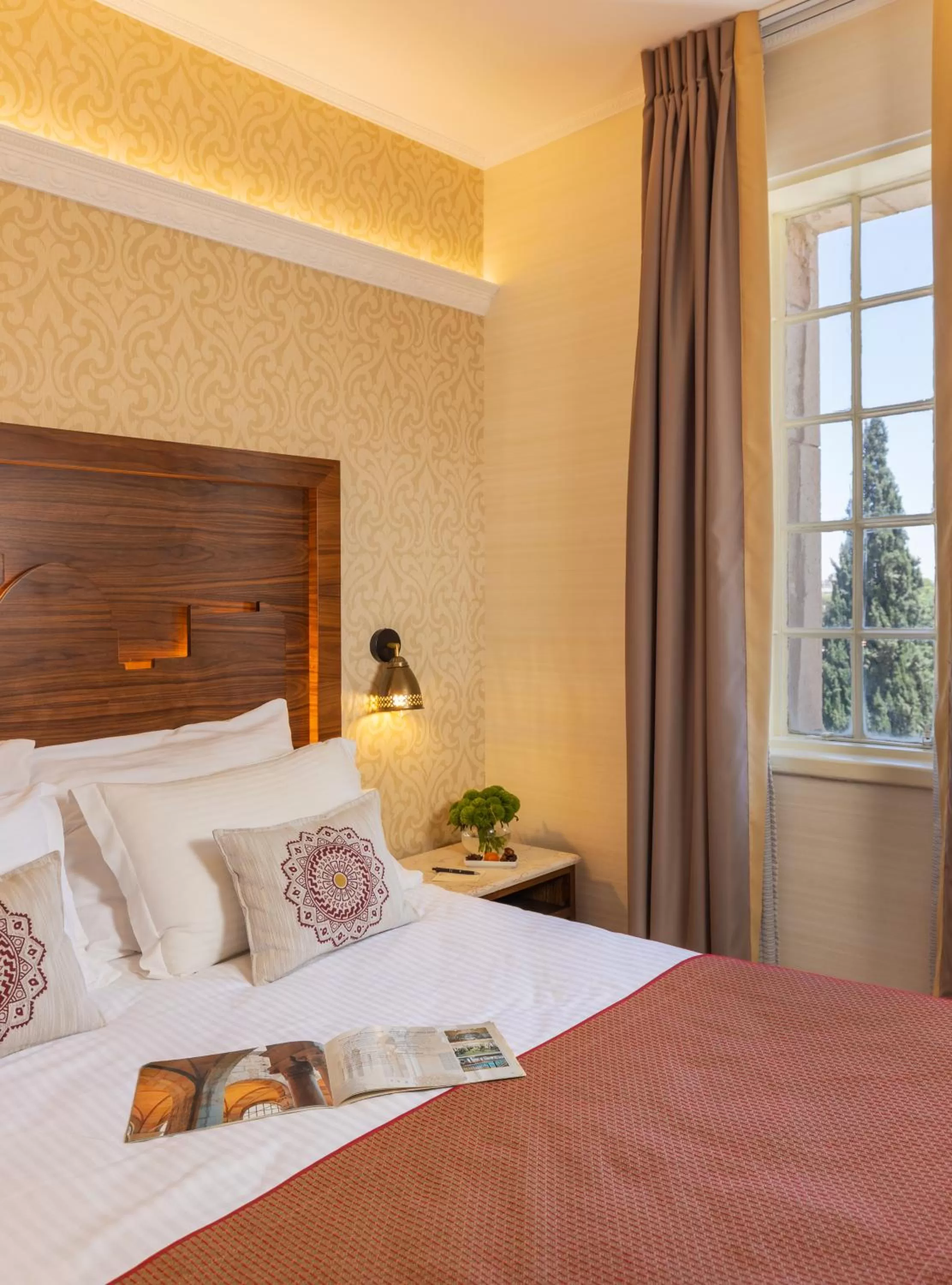 Bed in YMCA Three Arches Hotel