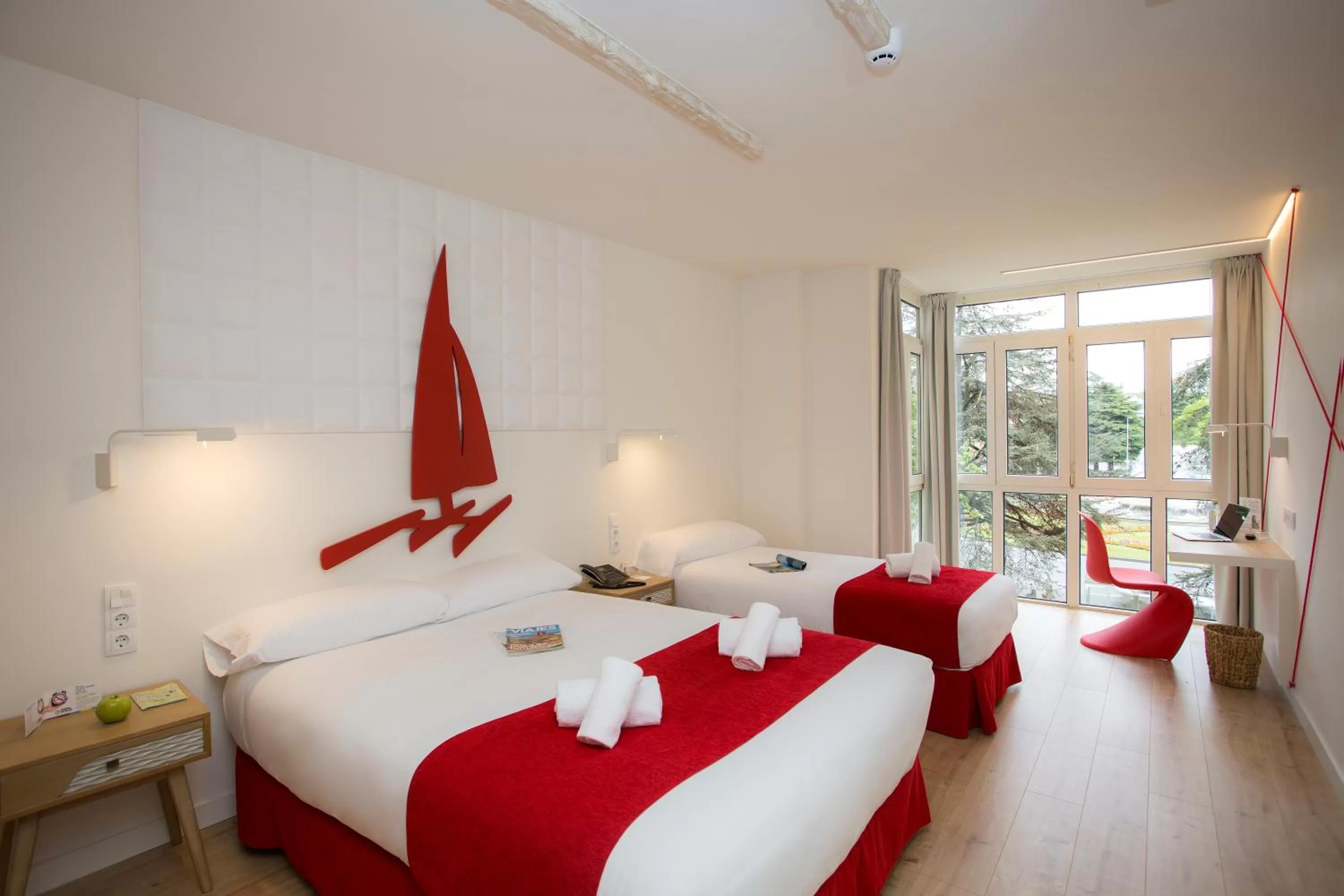 Photo of the whole room, Bed in Casual de las Olas San Sebastián