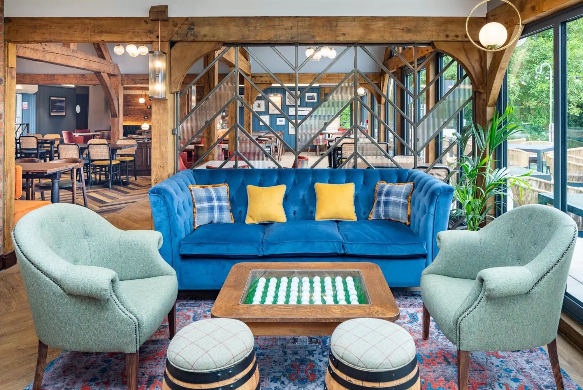 Lounge or bar, Seating Area in The Springs Resort & Golf Club