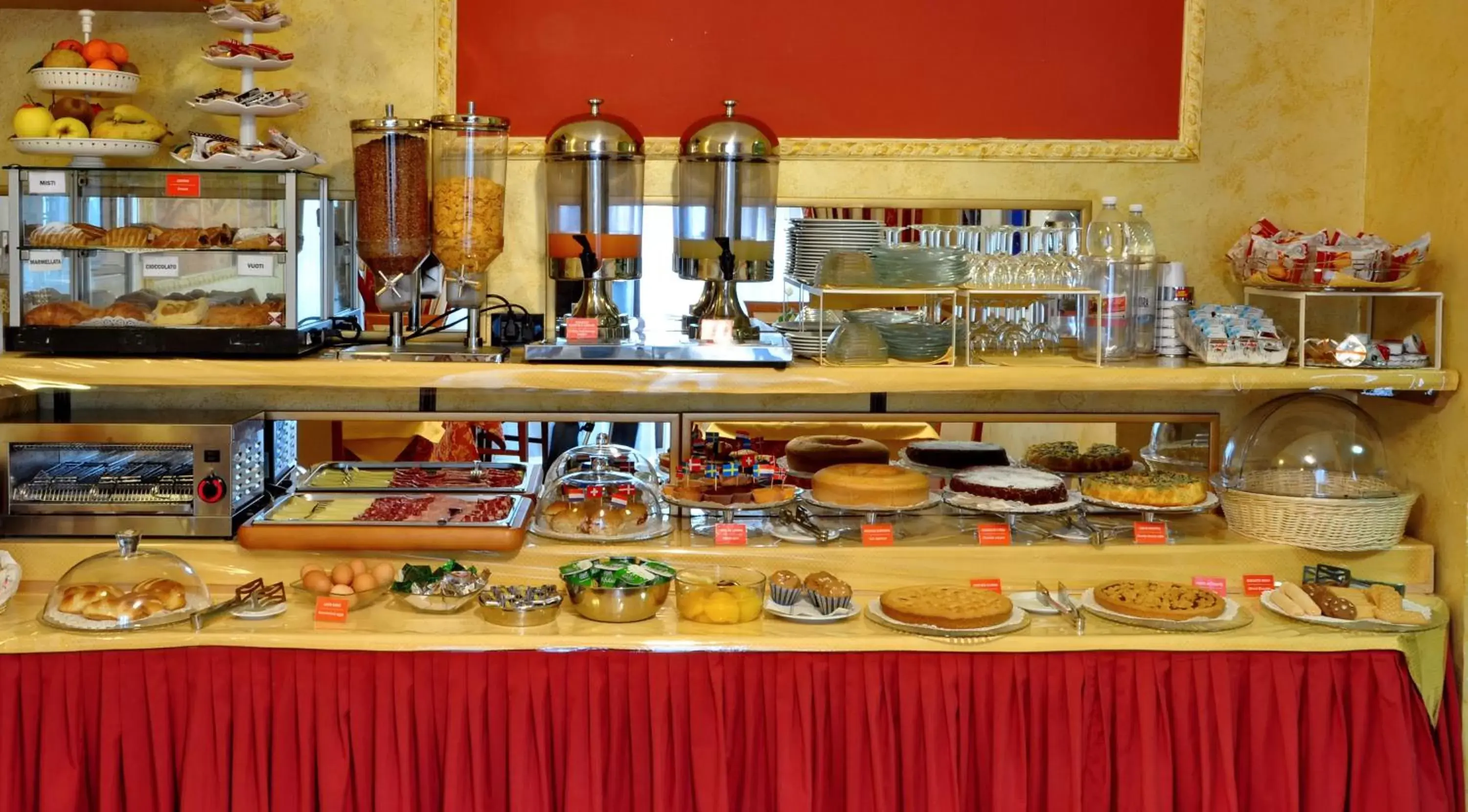 Buffet breakfast, Food in Hotel Galimberti