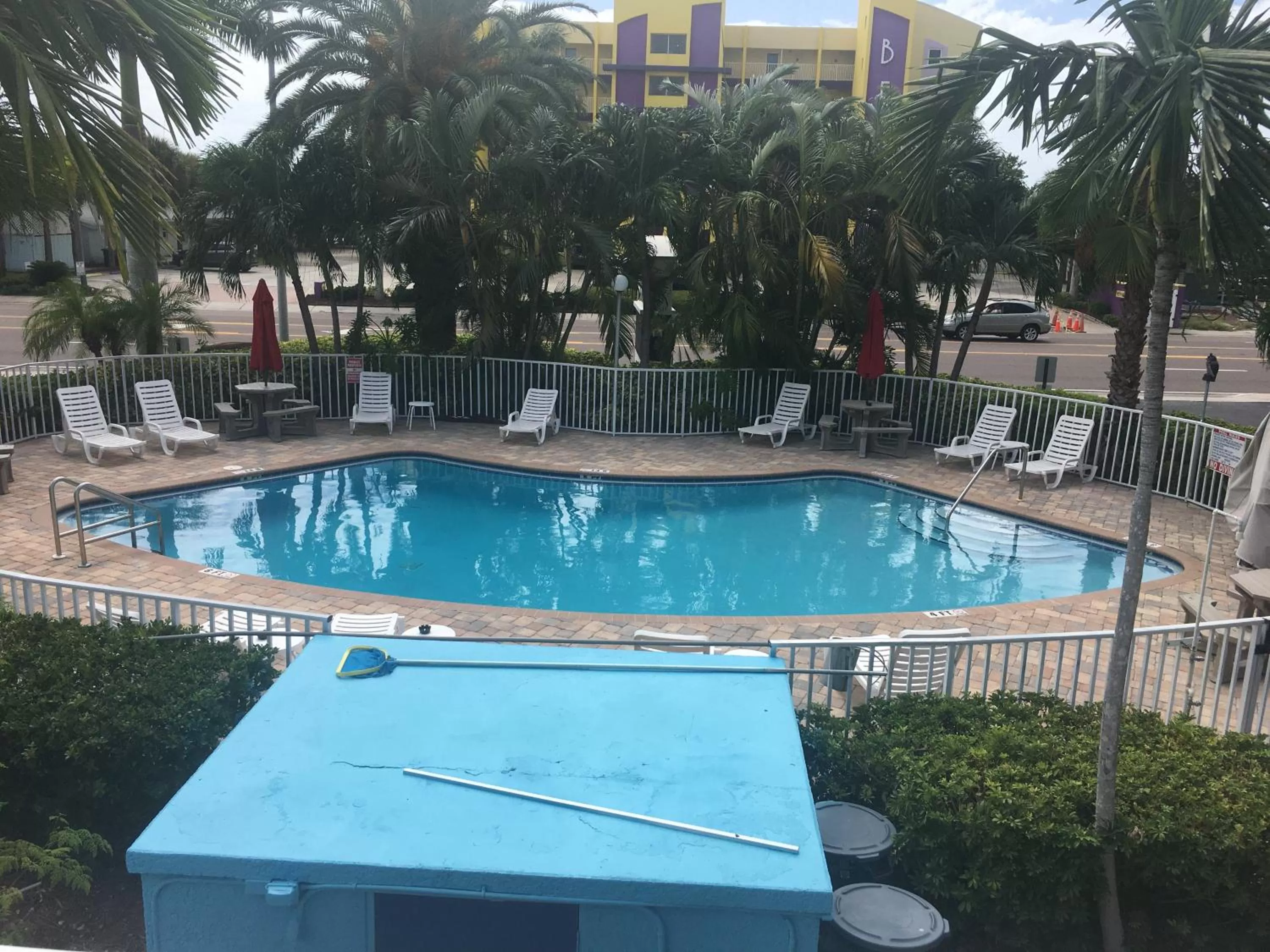 Swimming pool in Bayside Inn and Marina