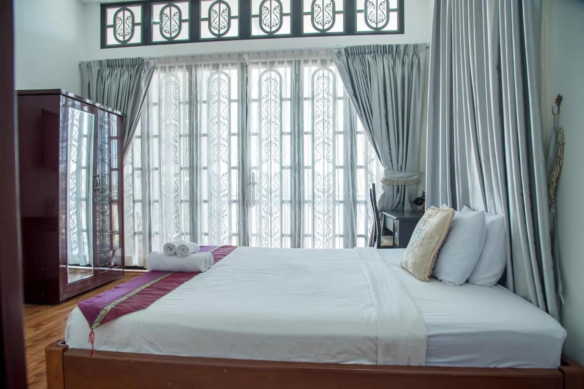 Living room, Bed in New Season Riverside Hotel